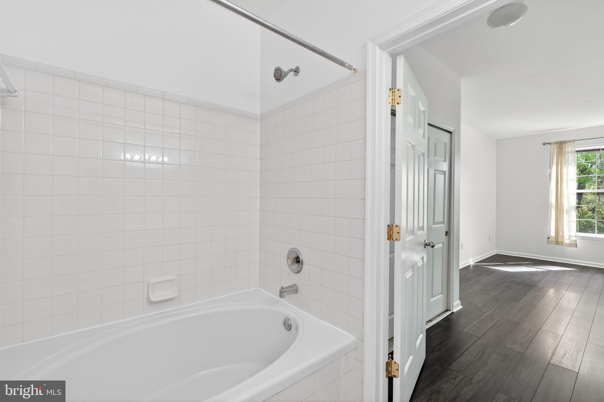 HOLLINGTON AT THE POINTE - Residential