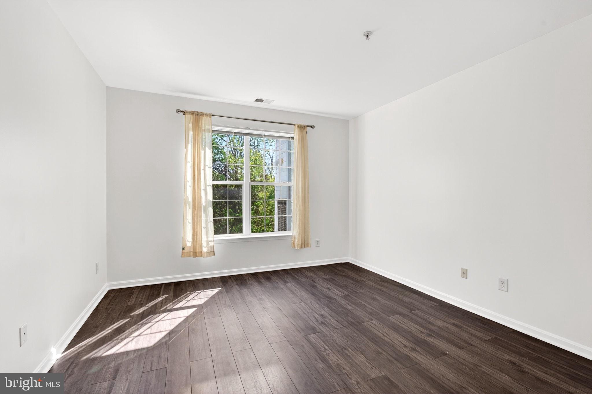 HOLLINGTON AT THE POINTE - Residential