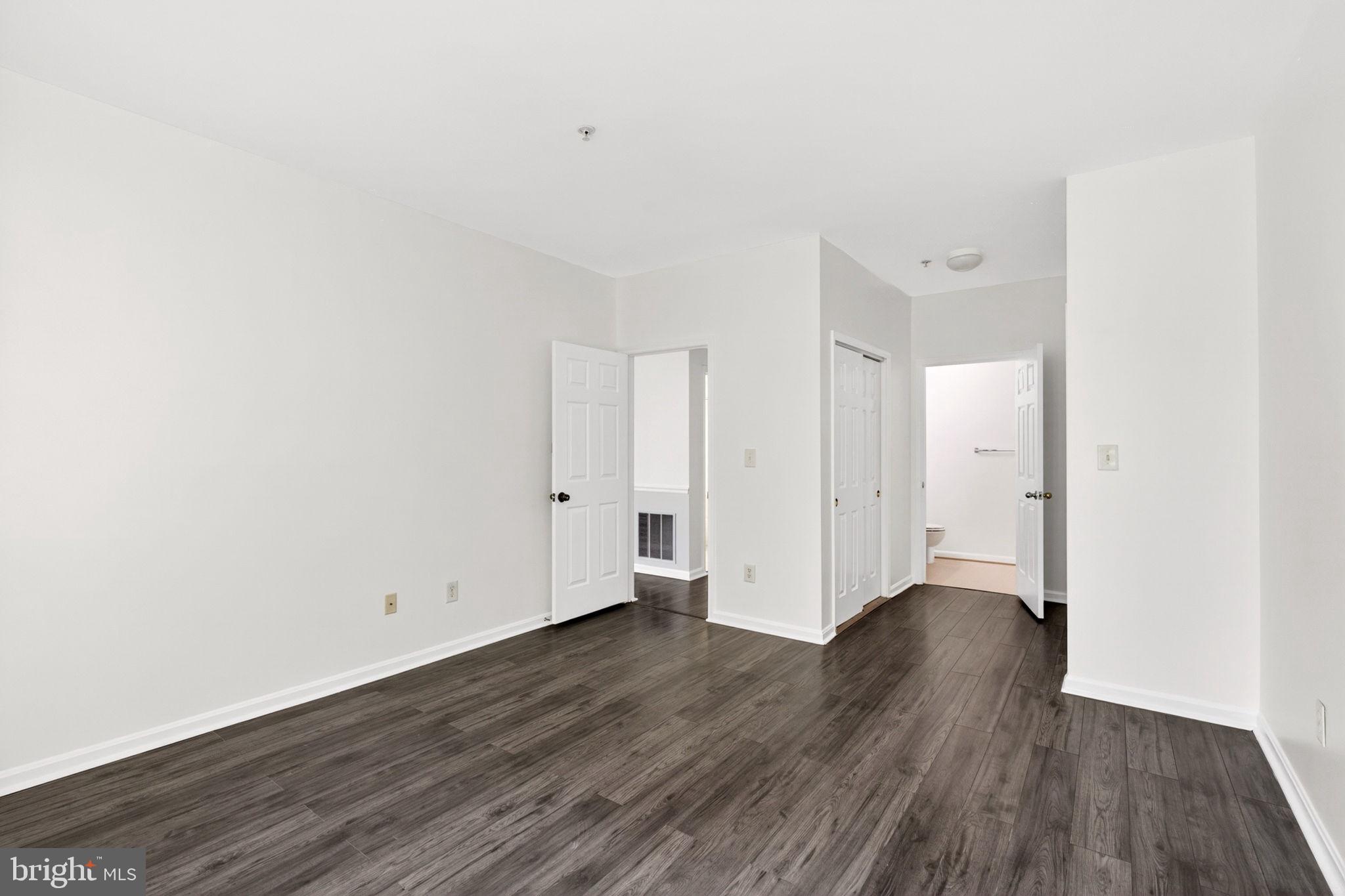 HOLLINGTON AT THE POINTE - Residential