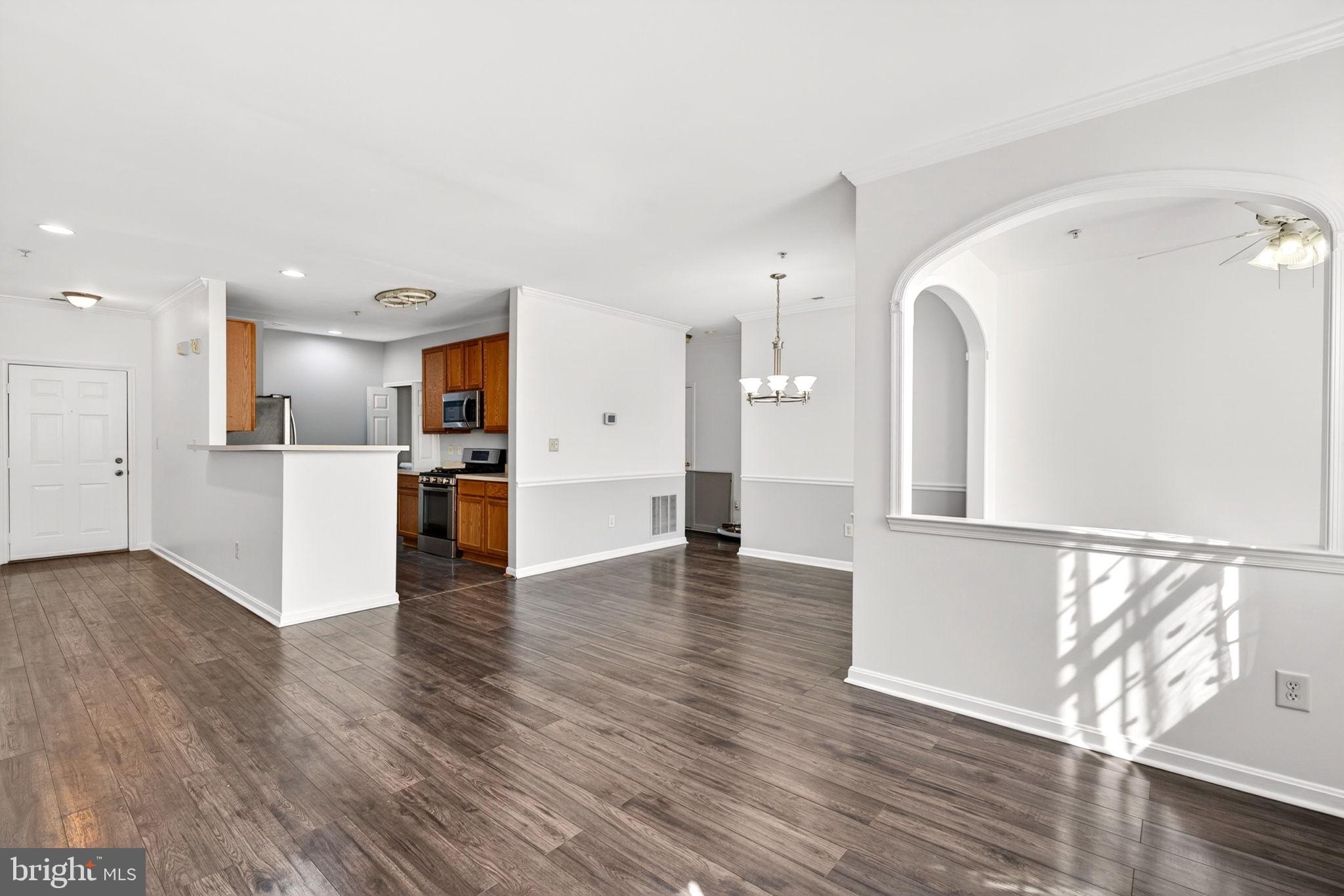 HOLLINGTON AT THE POINTE - Residential