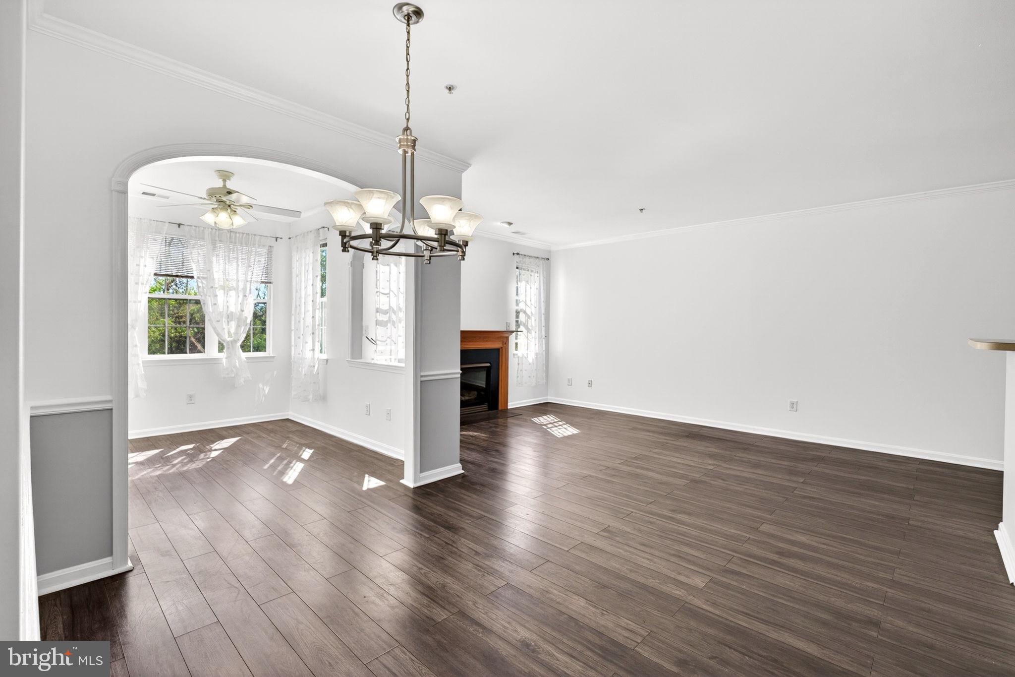 HOLLINGTON AT THE POINTE - Residential