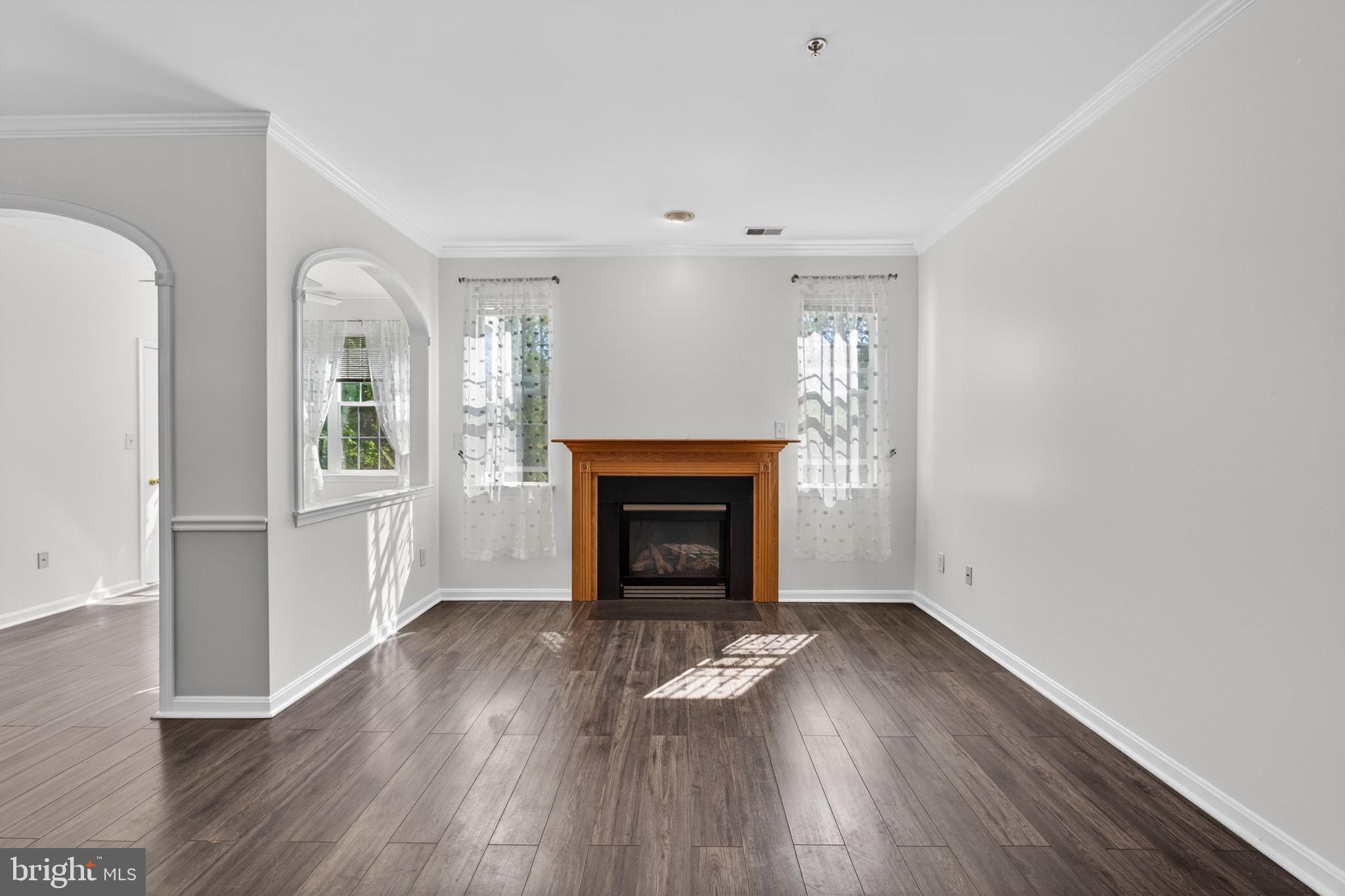 HOLLINGTON AT THE POINTE - Residential