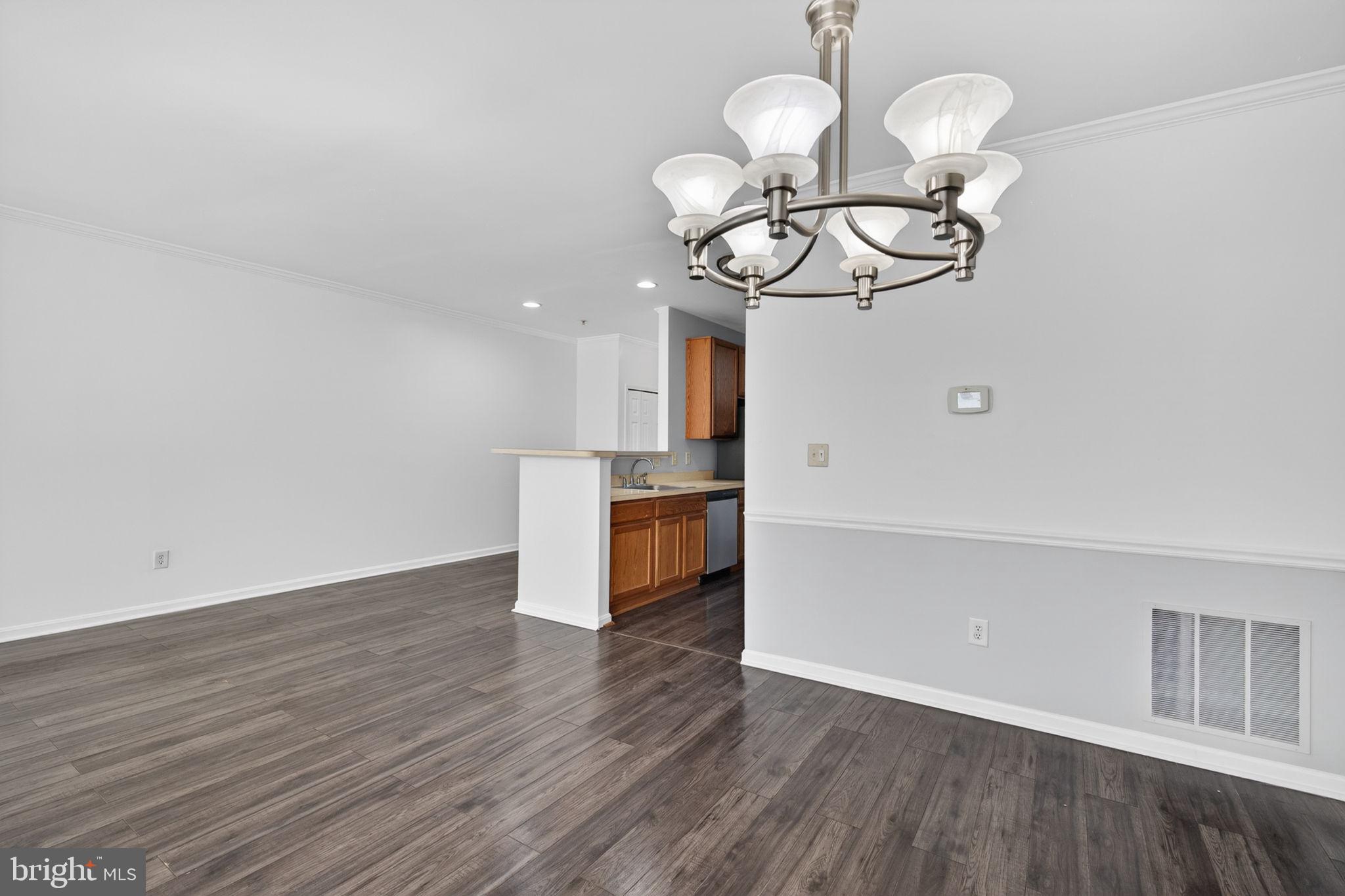 HOLLINGTON AT THE POINTE - Residential