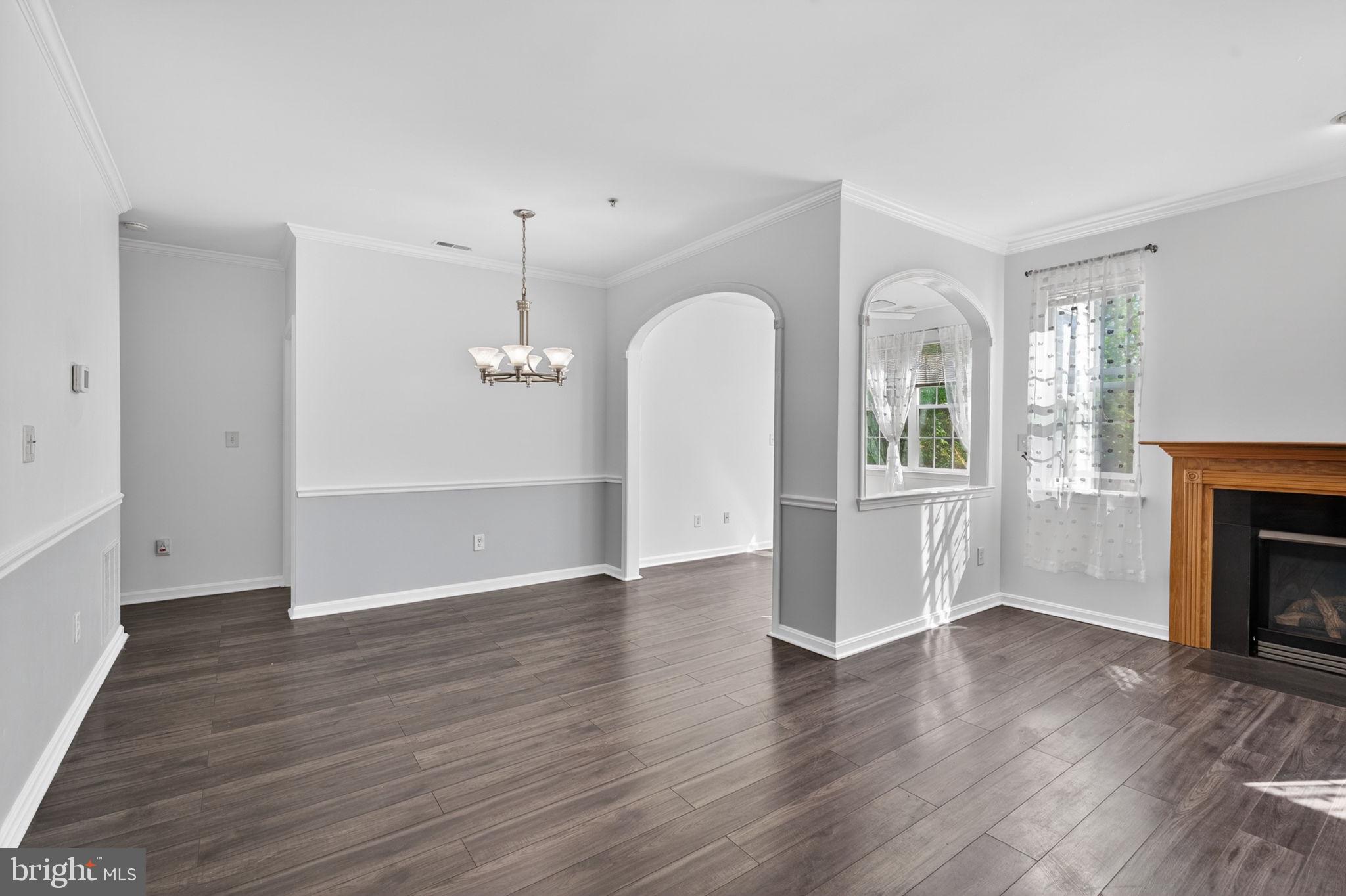 HOLLINGTON AT THE POINTE - Residential