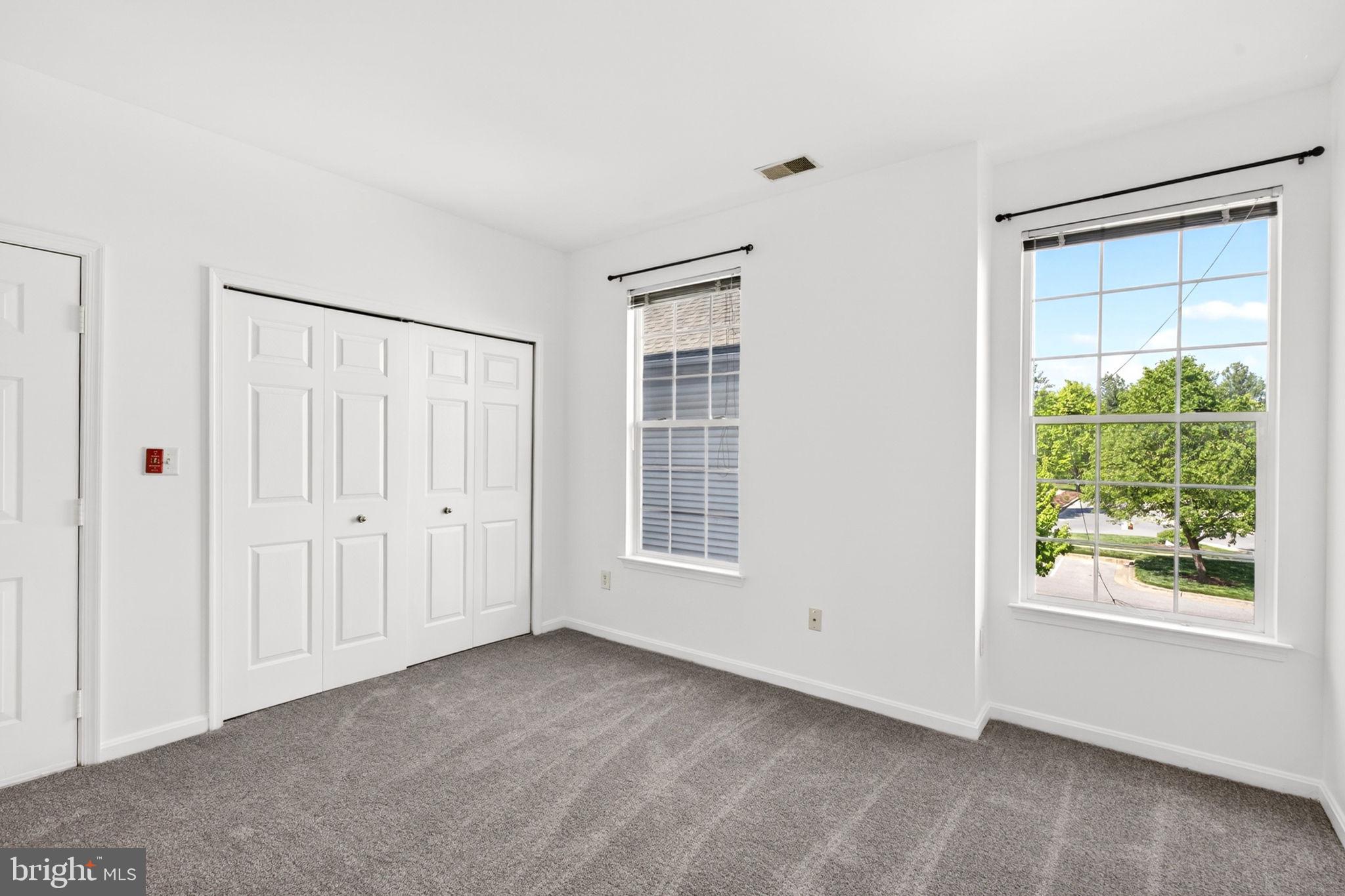 HOLLINGTON AT THE POINTE - Residential