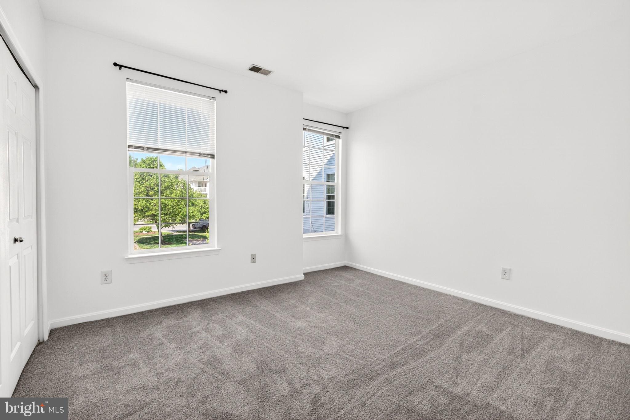 HOLLINGTON AT THE POINTE - Residential