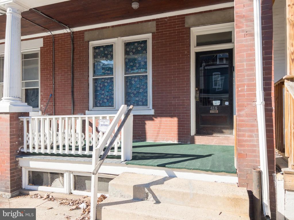 Photo of 615 E Chestnut Street, Lancaster, PA 17602 (MLS # PALA2048414)