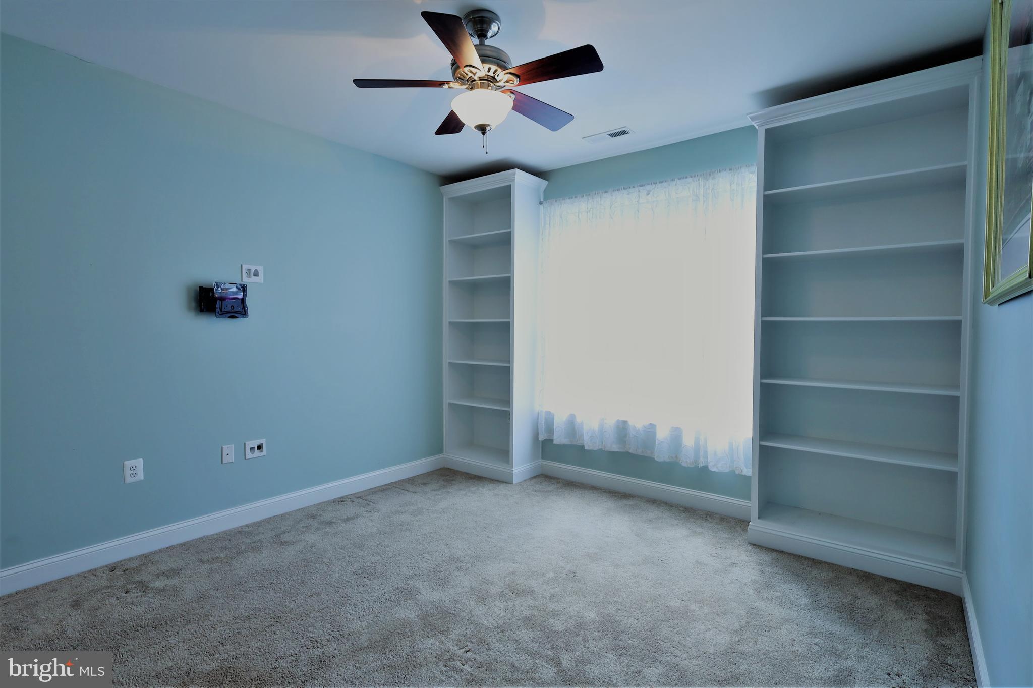 TIREE LAND CONDOMINIUMS - Residential