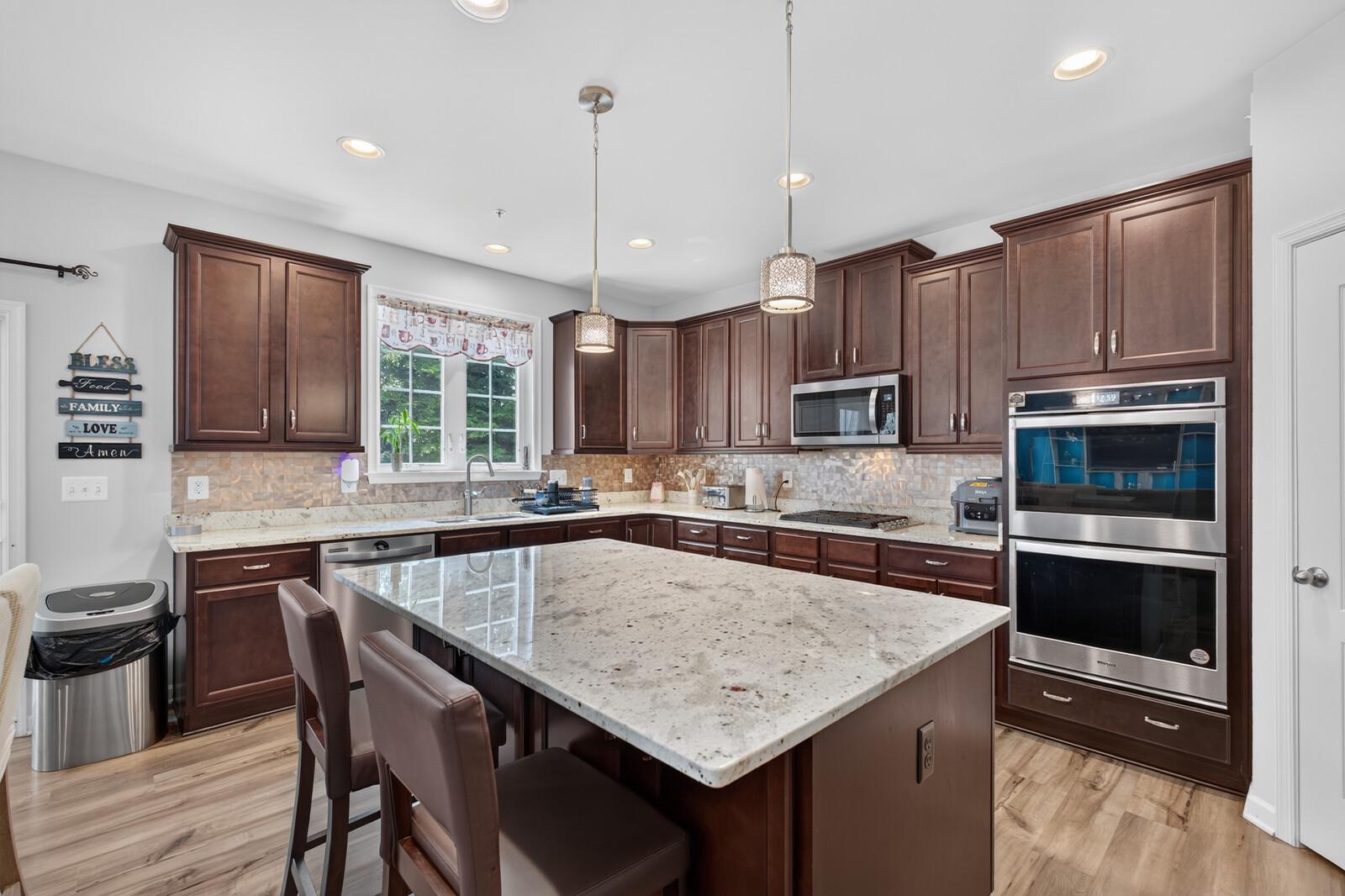 2409 TREE VISTA COURT
