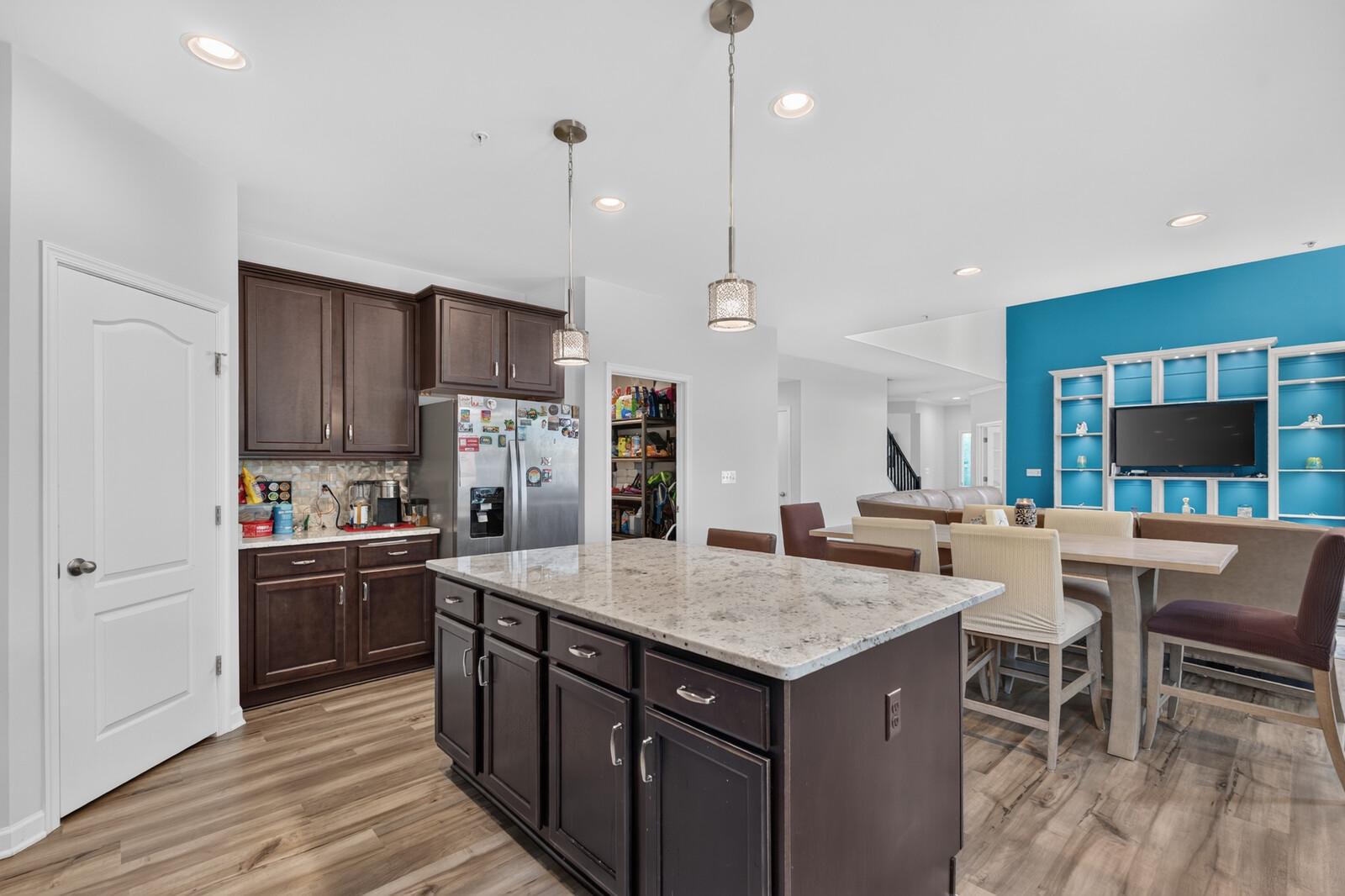 2409 TREE VISTA COURT