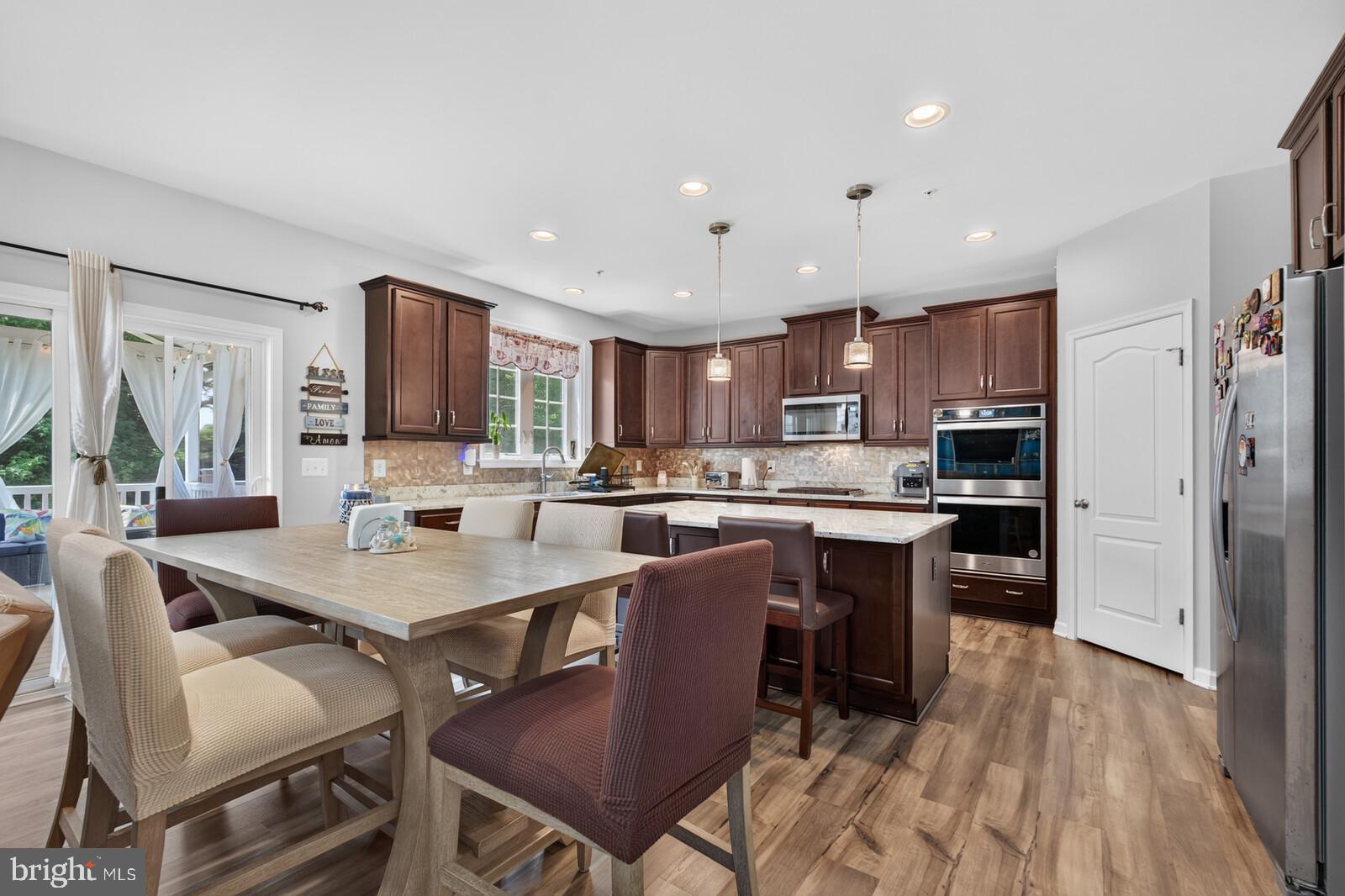 2409 TREE VISTA COURT