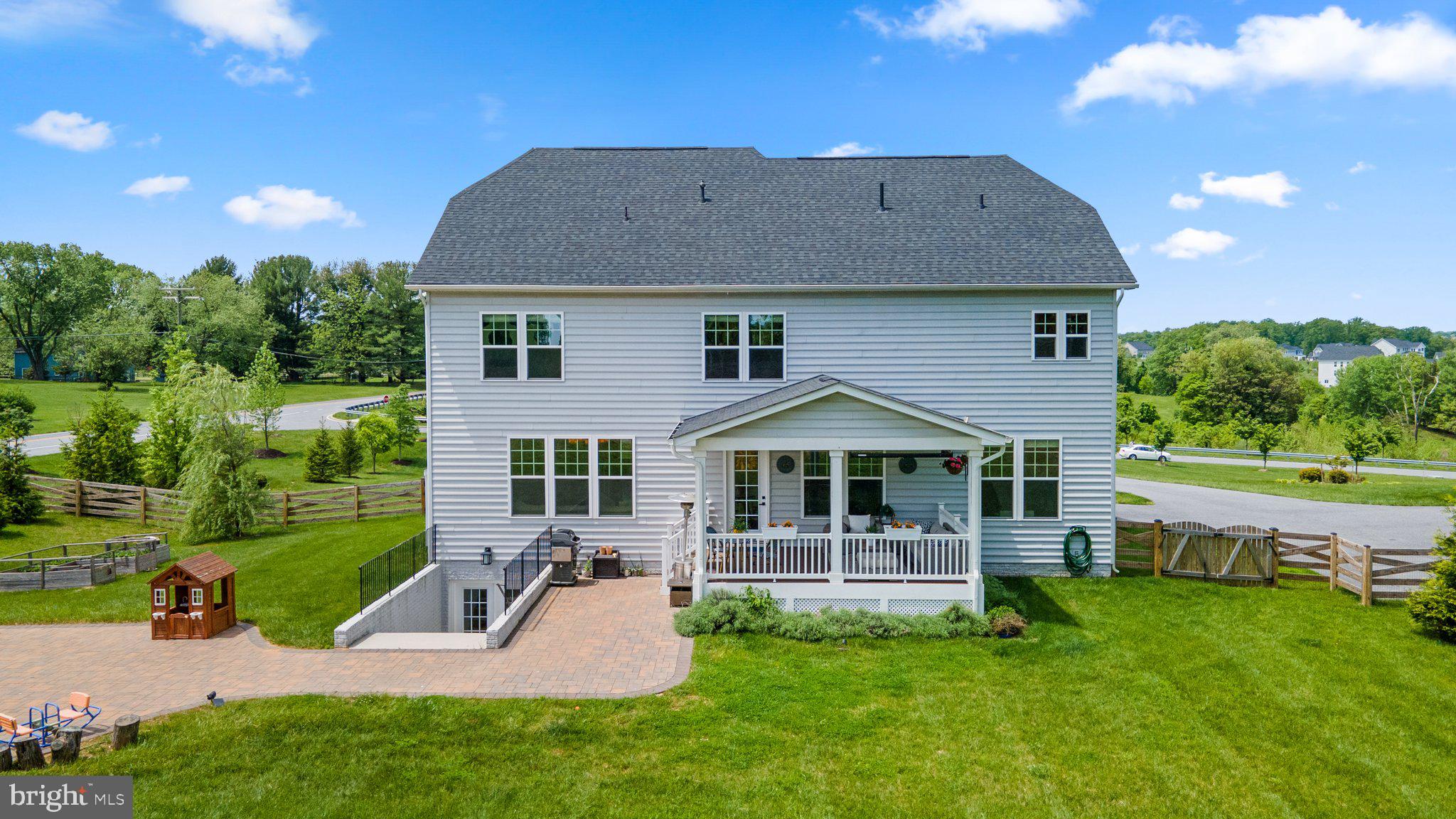 FAIRLANE FARM - Residential