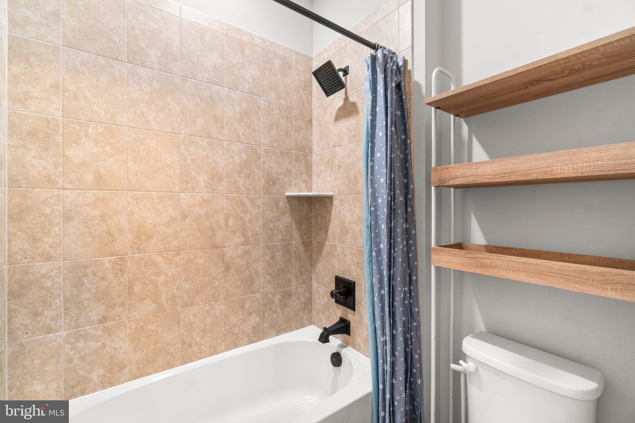 FAIRLANE FARM - Residential