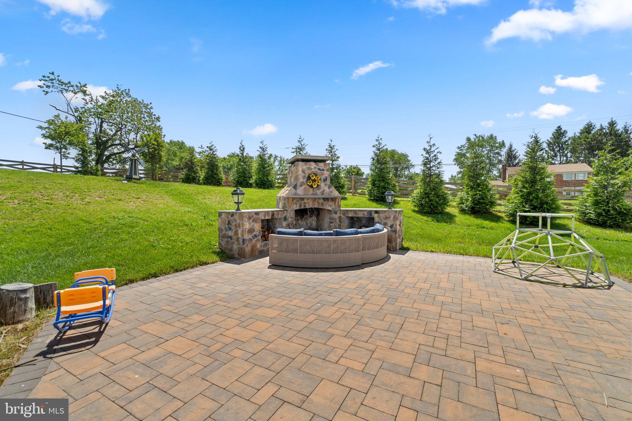 FAIRLANE FARM - Residential