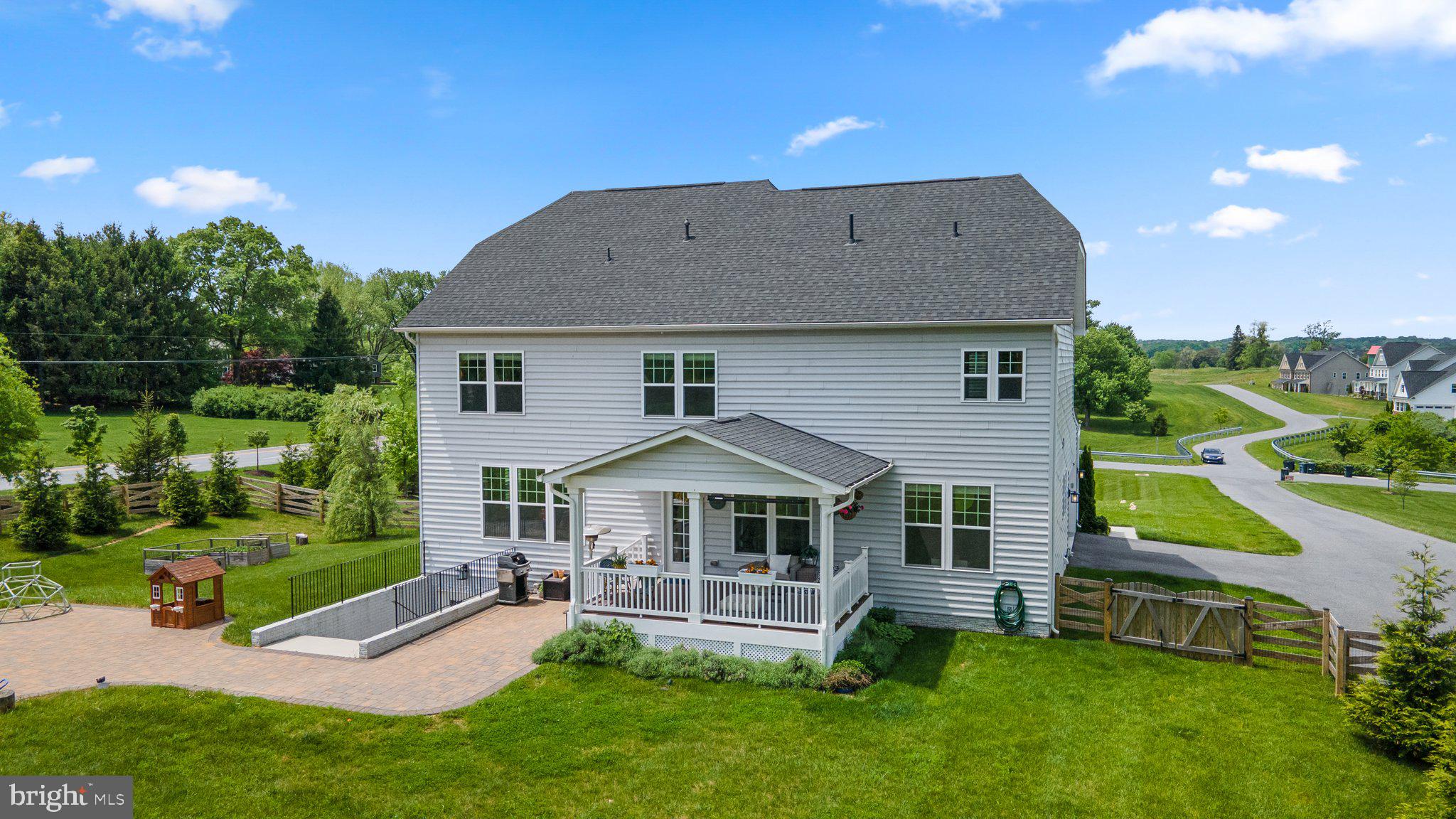 FAIRLANE FARM - Residential