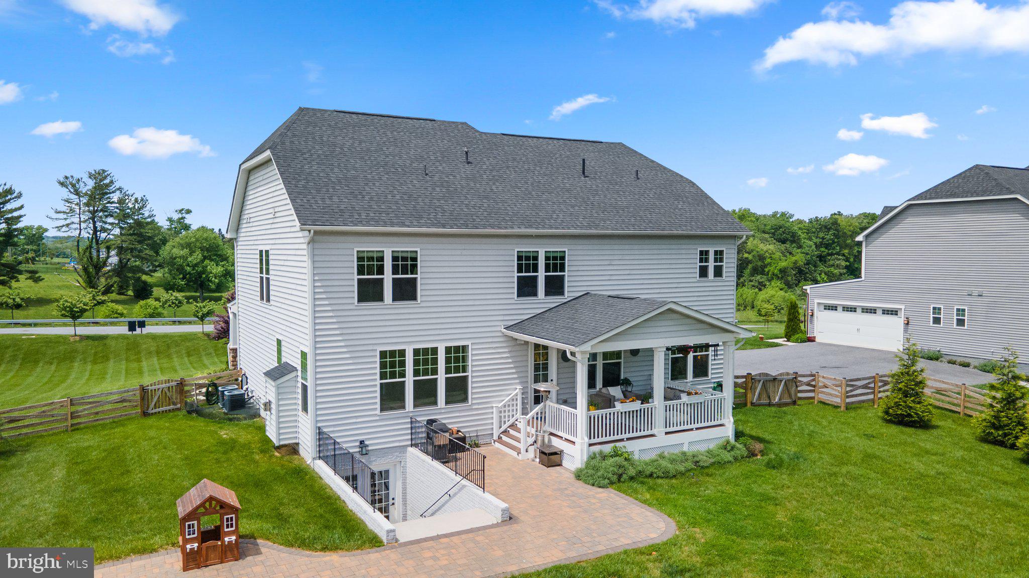 FAIRLANE FARM - Residential