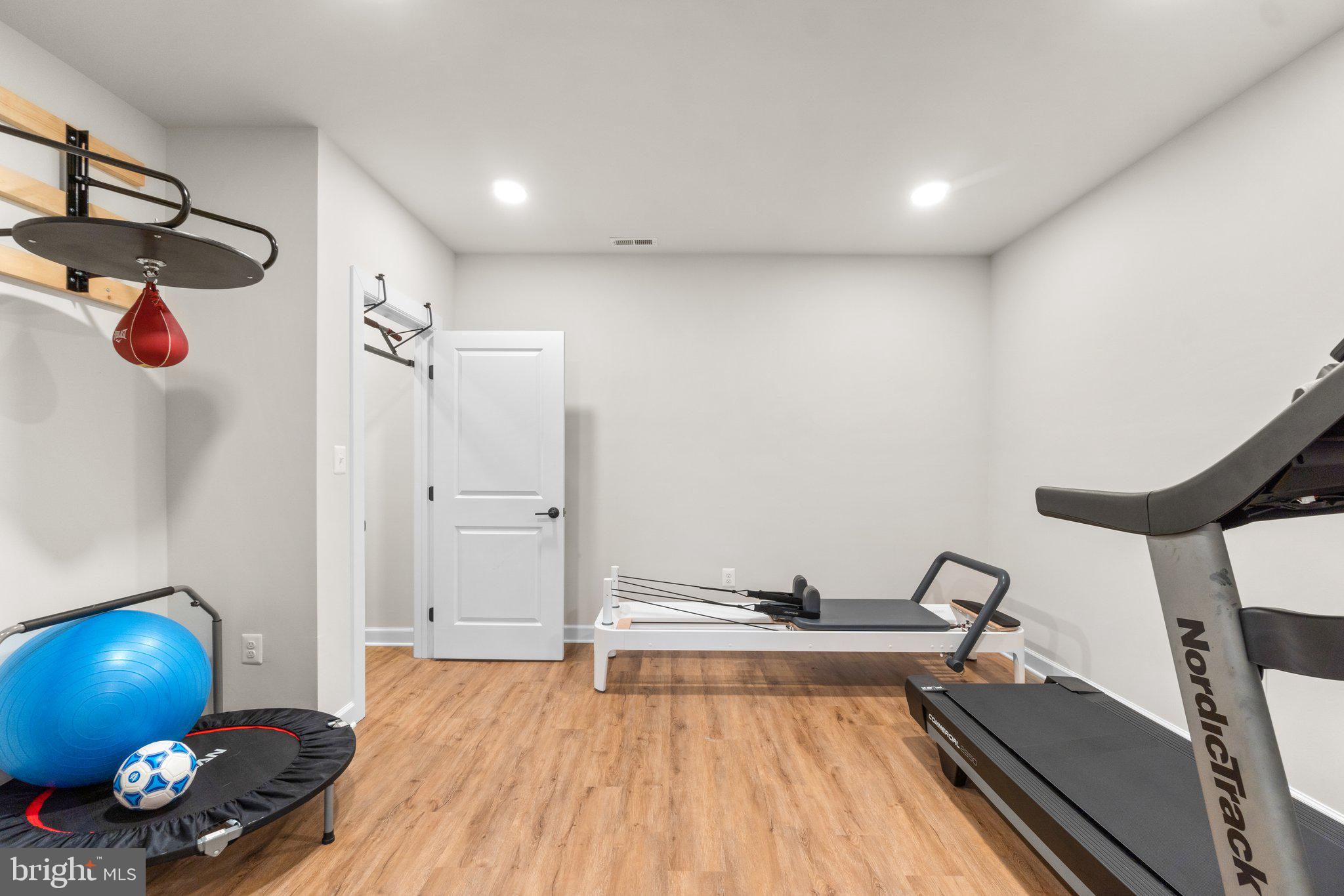 FAIRLANE FARM - Residential