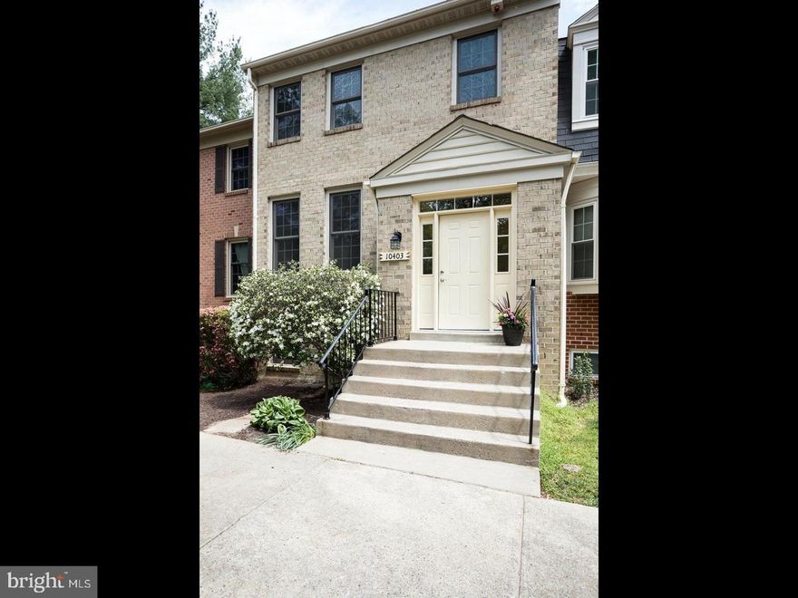 Well maintained fully updated spacious 4 bedroom home with fresh paint, gleaming EHW floors, brand new carpet, Brand new Stainless Steel appliances, Granite counters in kitchen. Basement with a Full bedroom, full bathroom, large rec room w/ fireplace, extra storage, independent laundry room. Well appointed backyard overlooking trees, Great location walking to GM University.