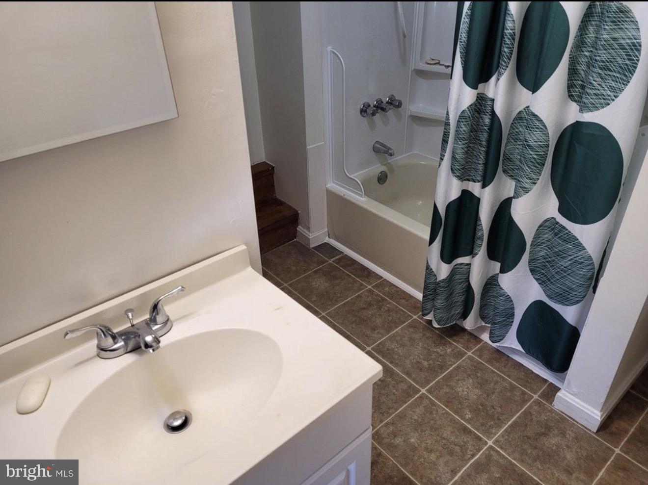 35 W CAMDEN WYOMING AVENUE 3