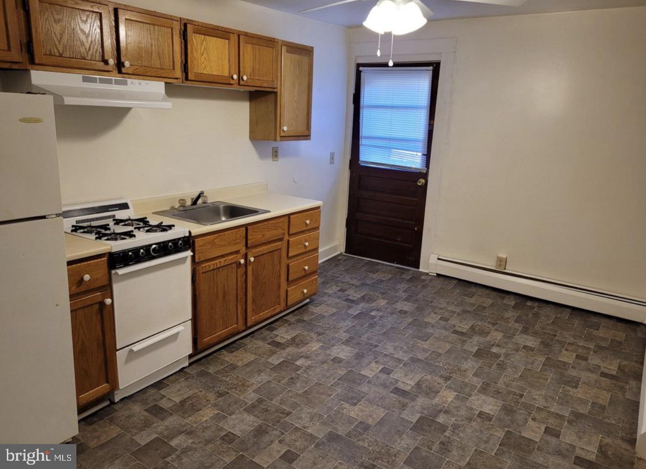 35 W CAMDEN WYOMING AVENUE 3