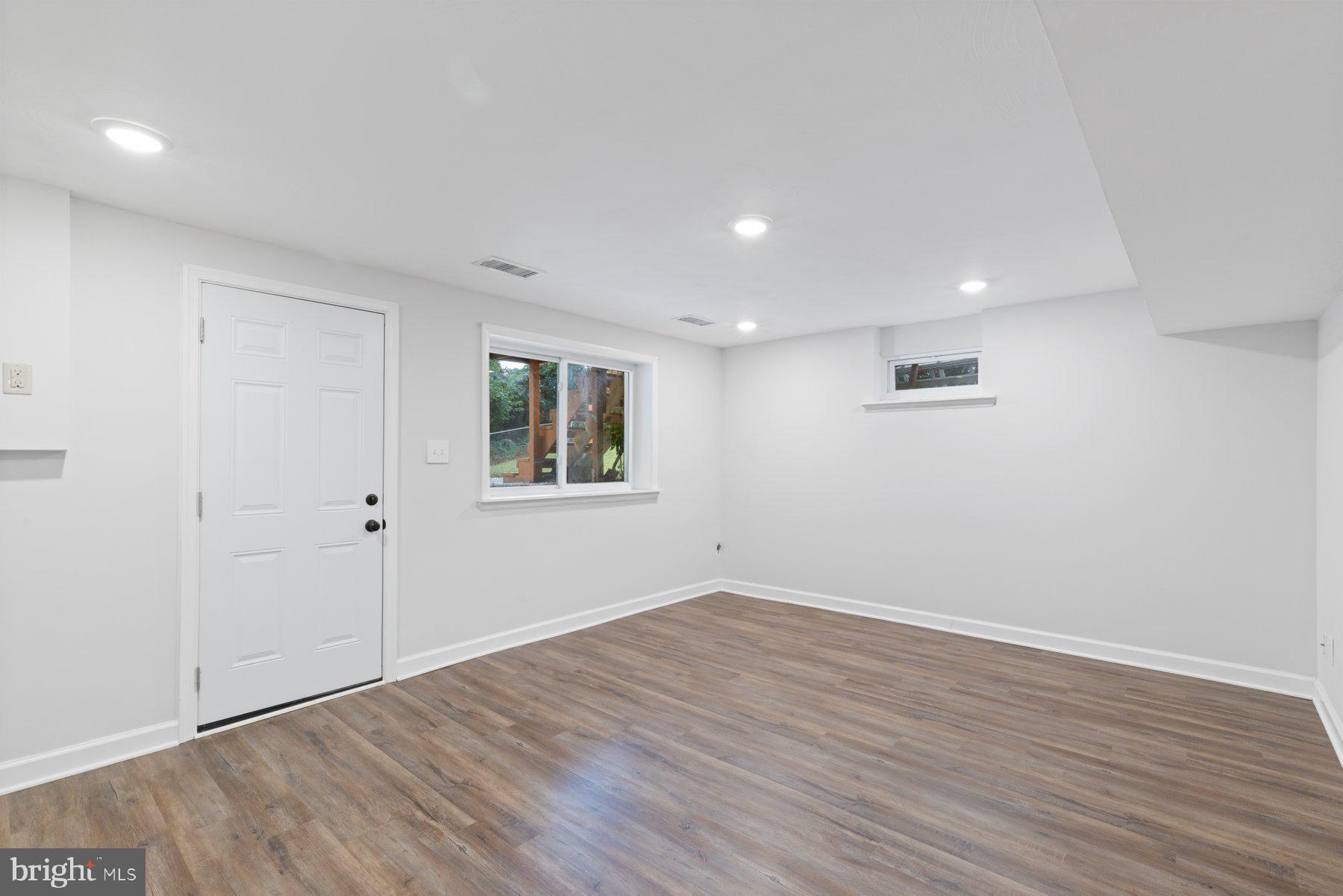 INGLESIDE PARK - Residential