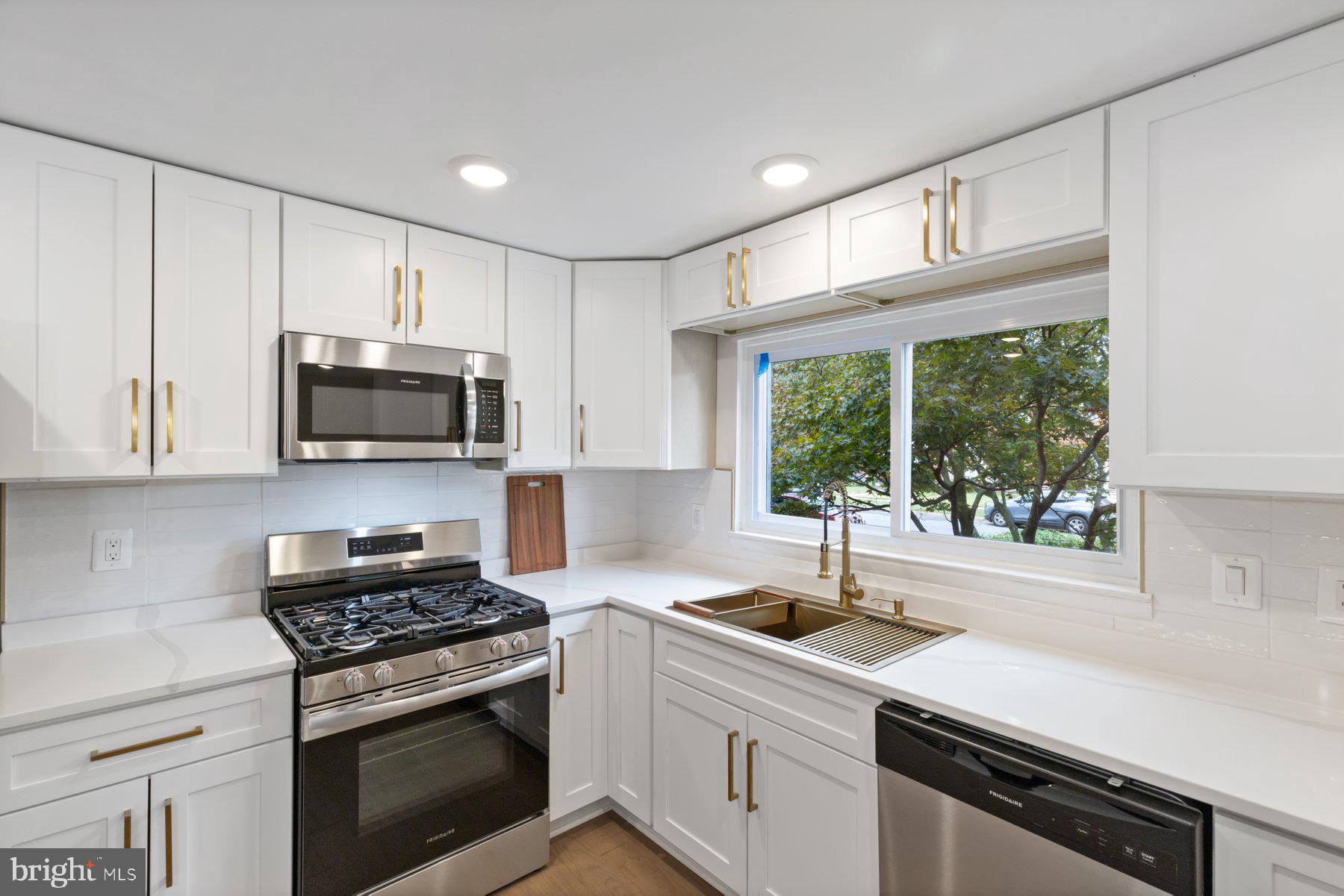 INGLESIDE PARK - Residential