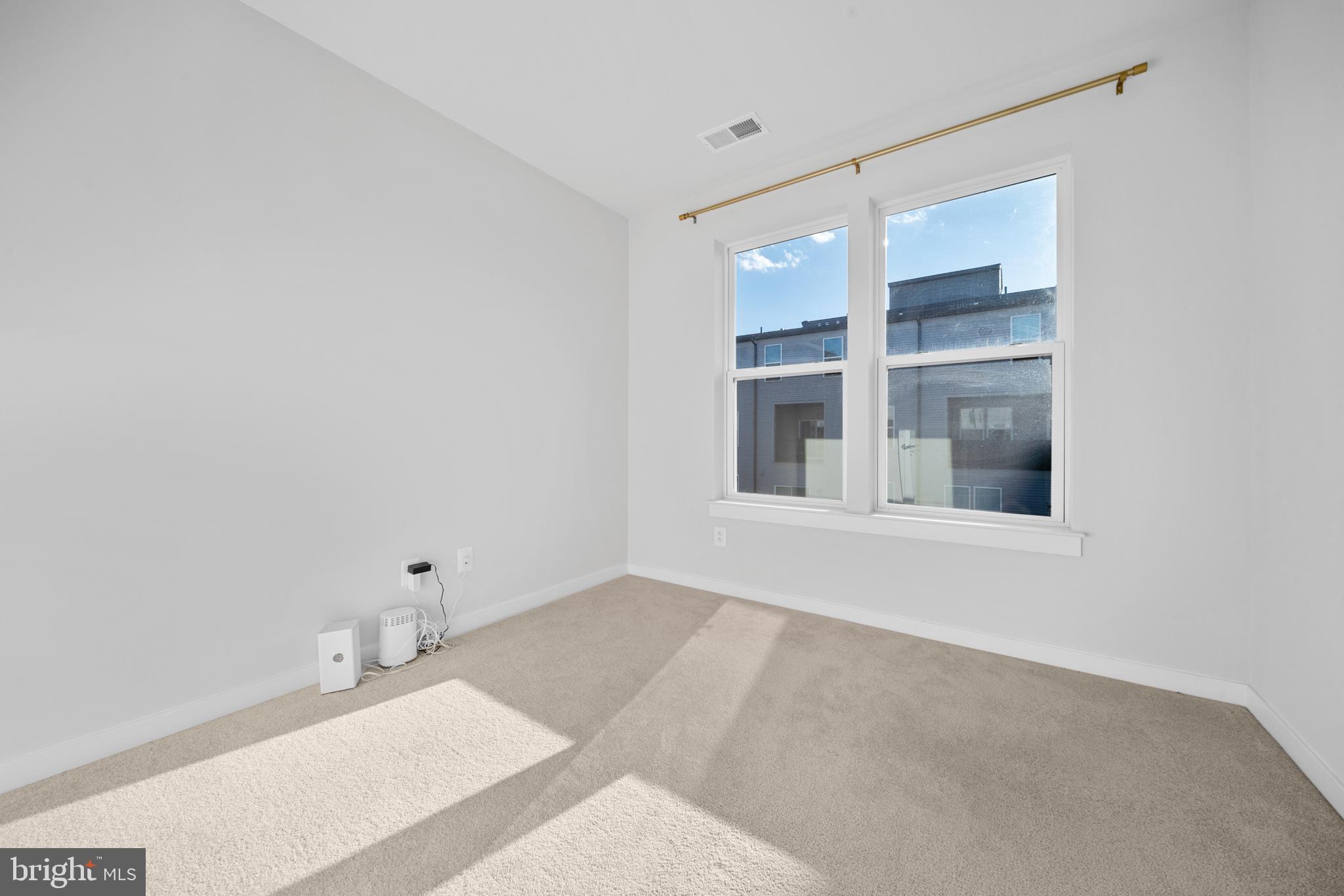 ASHBURN STATION - Residential