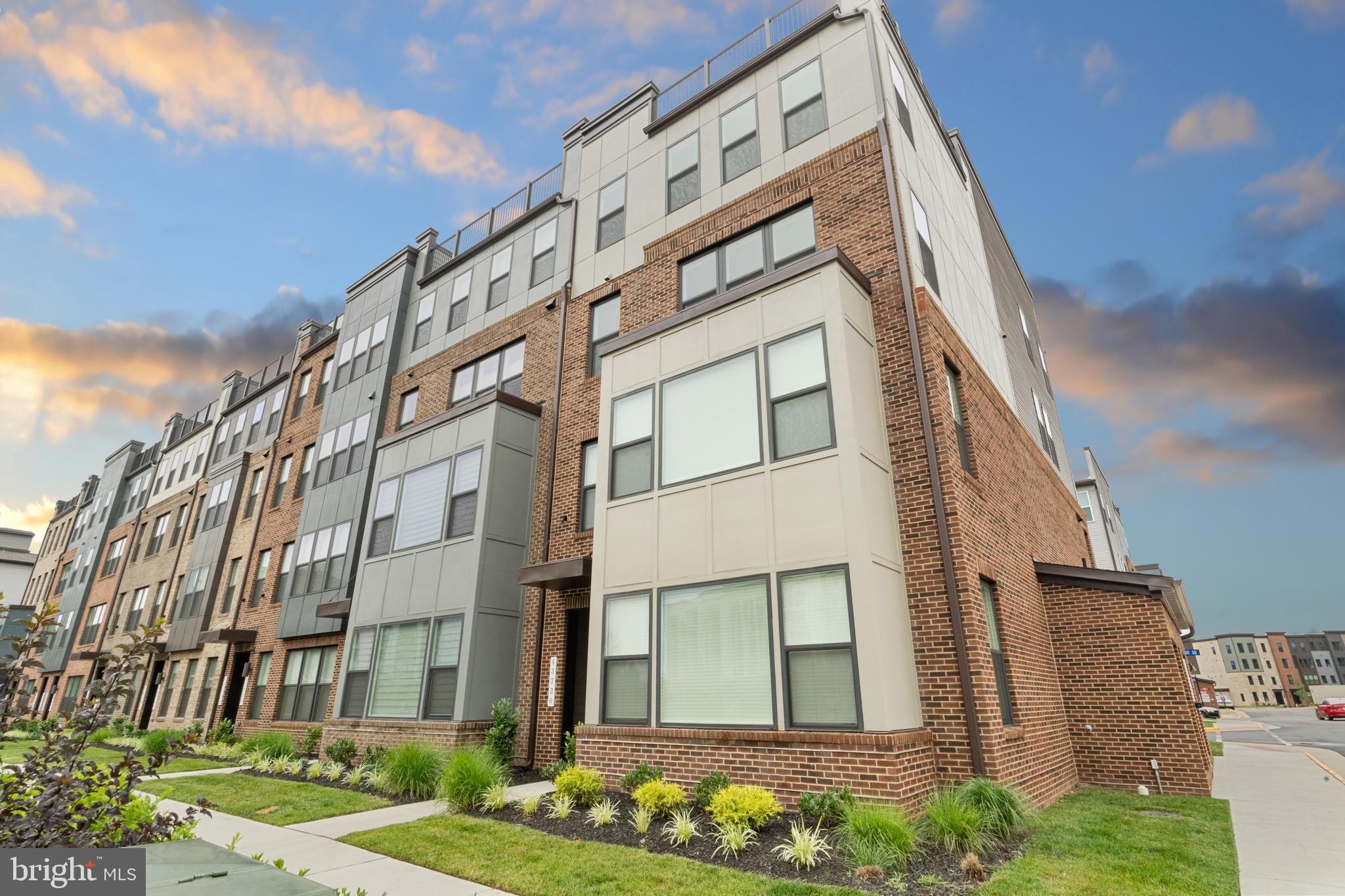 ASHBURN STATION - Residential