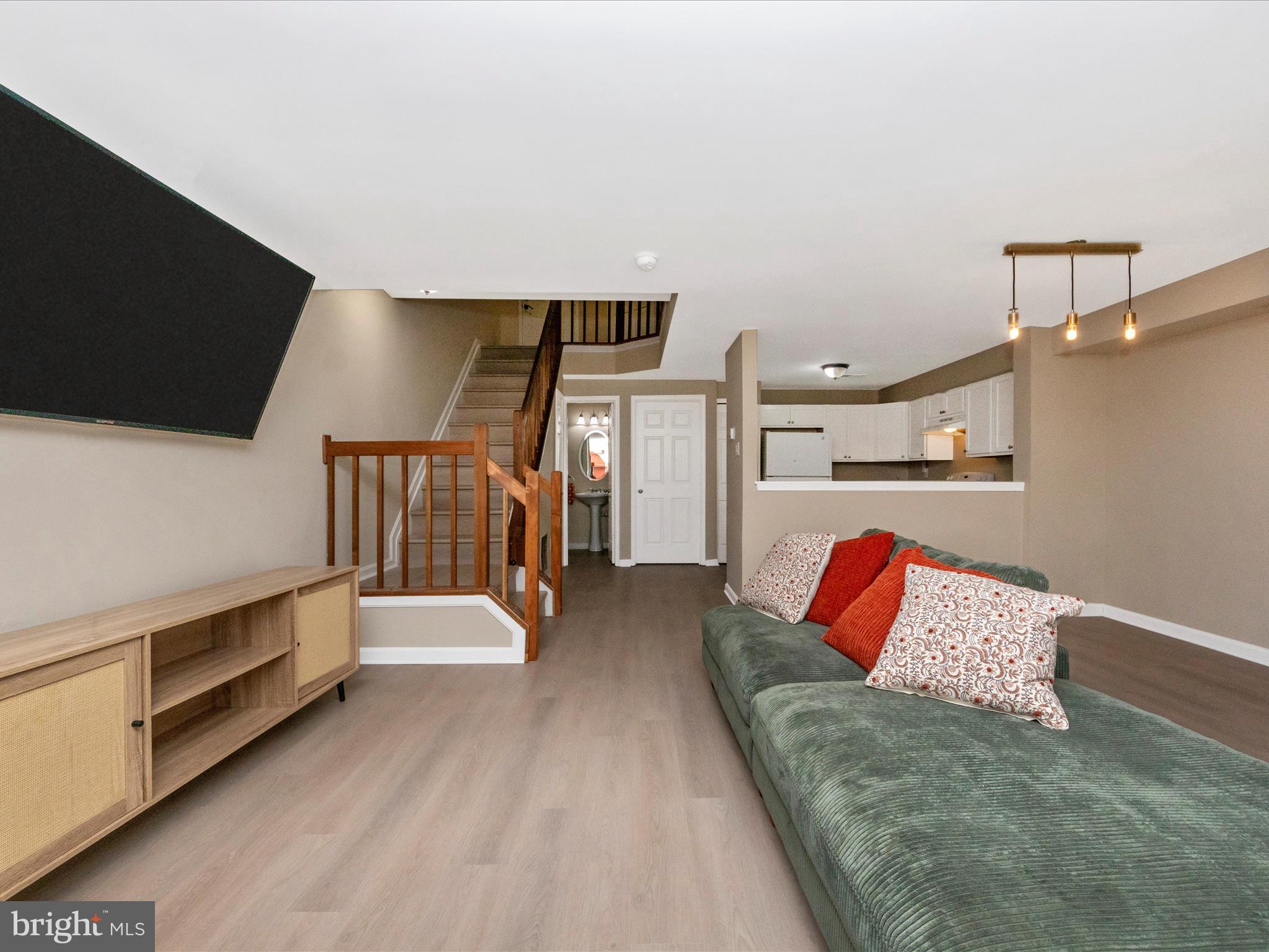 RIVERCHASE CONDOS - Residential