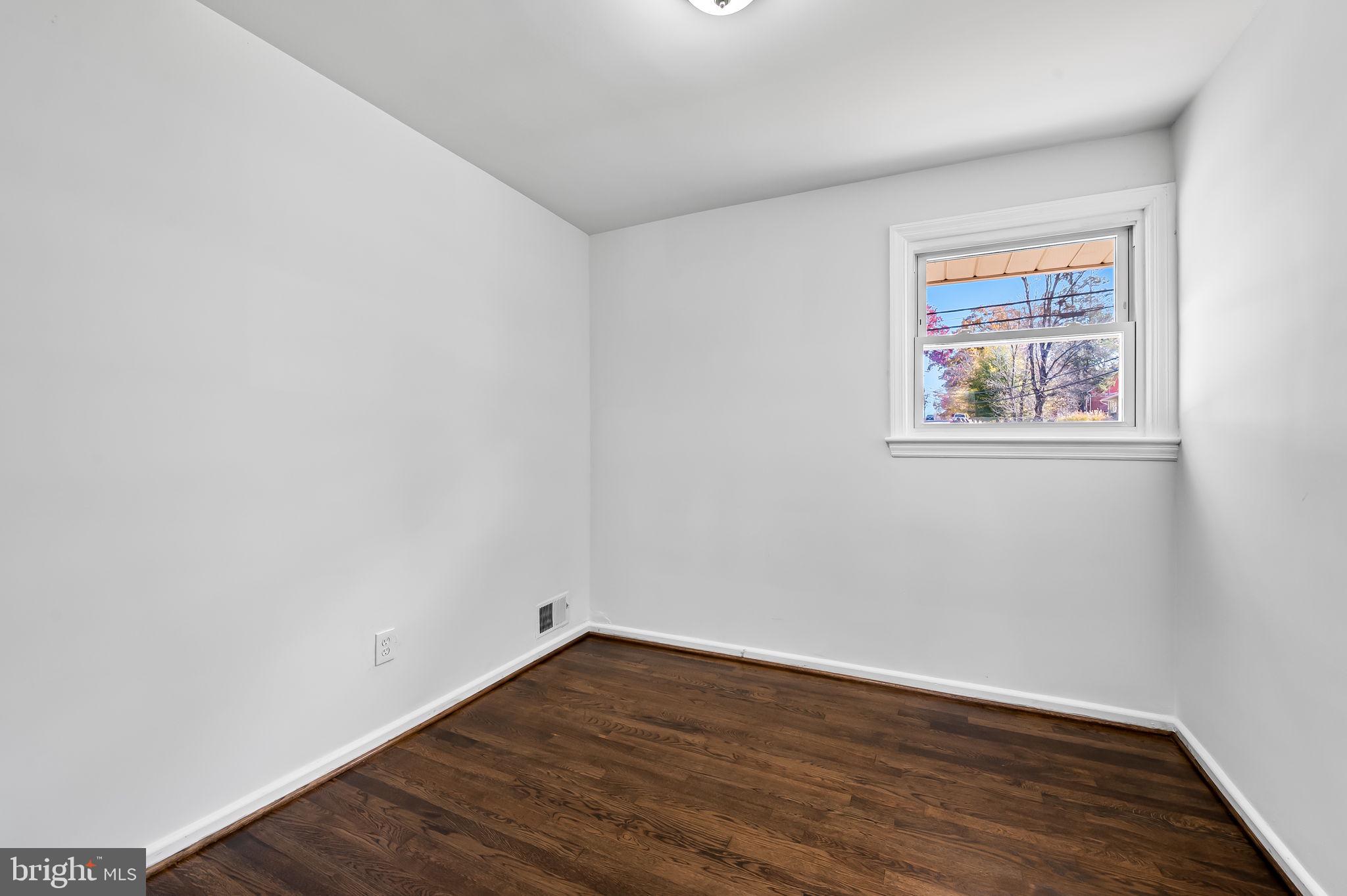 NEW CARROLLTON - Residential