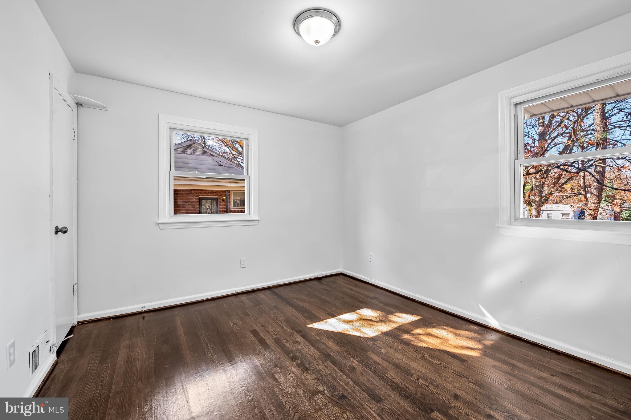 NEW CARROLLTON - Residential