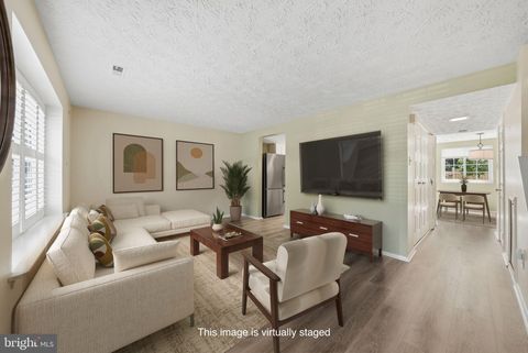 Photo of 5574 Caithness Court, FAIRFAX, VA 22032 (MLS # VAFX2302646)