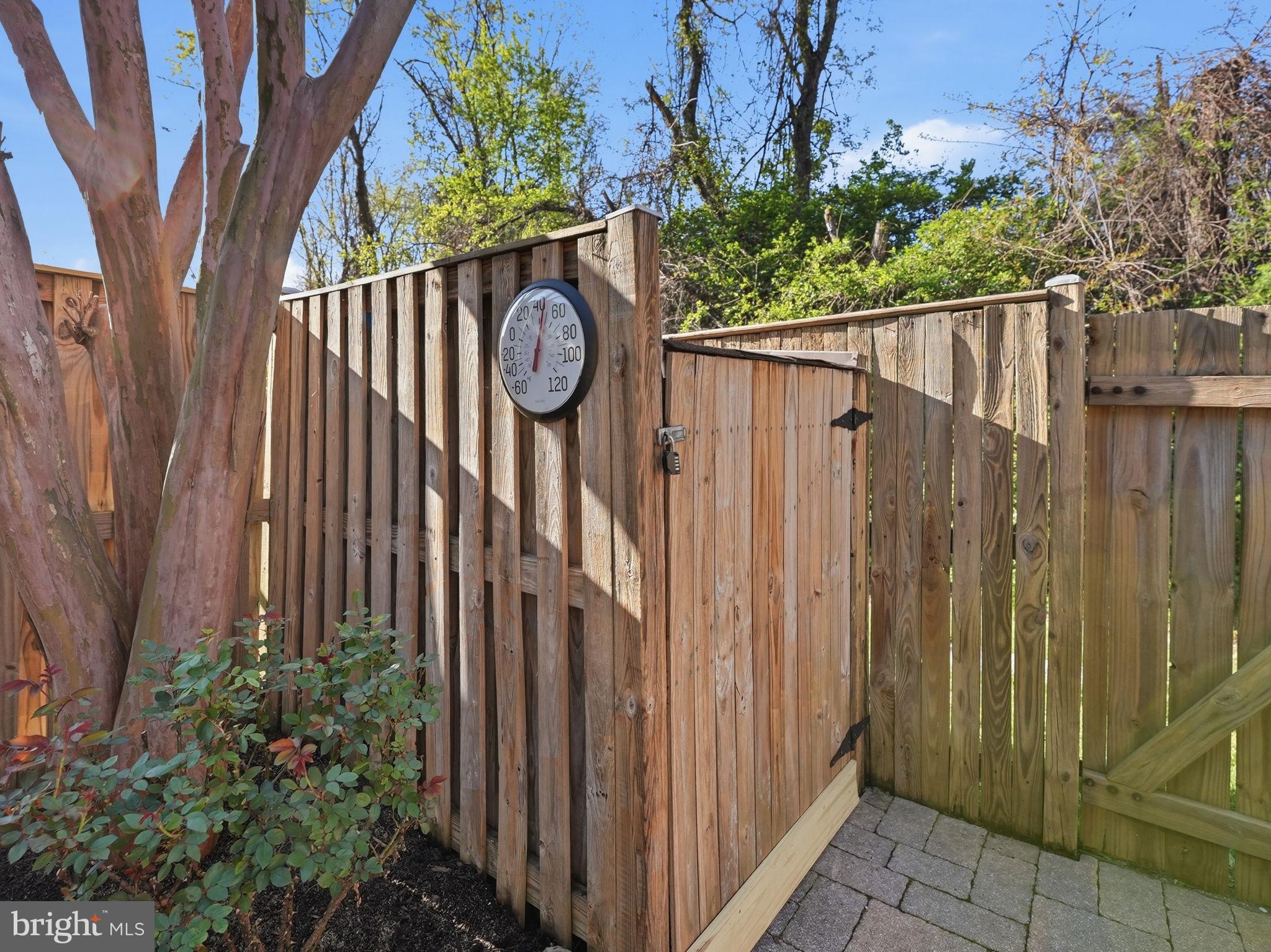 WHITFIELD GREEN - Residential