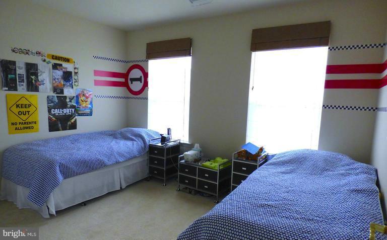 ACADEMY HILLS - Residential Lease