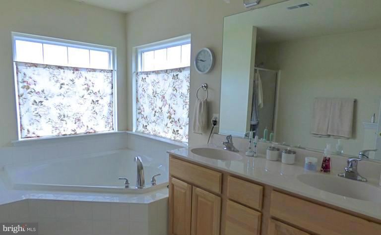 ACADEMY HILLS - Residential Lease