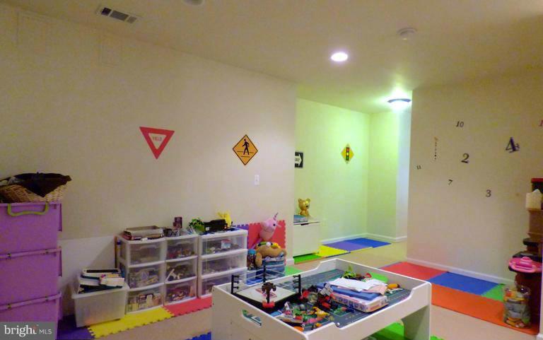 ACADEMY HILLS - Residential Lease