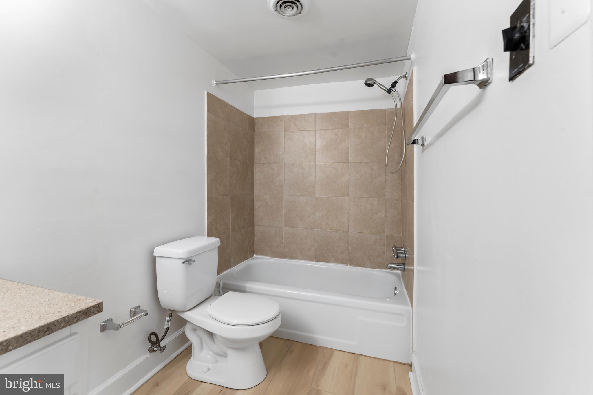 COLUMBIA TOWERS - Residential