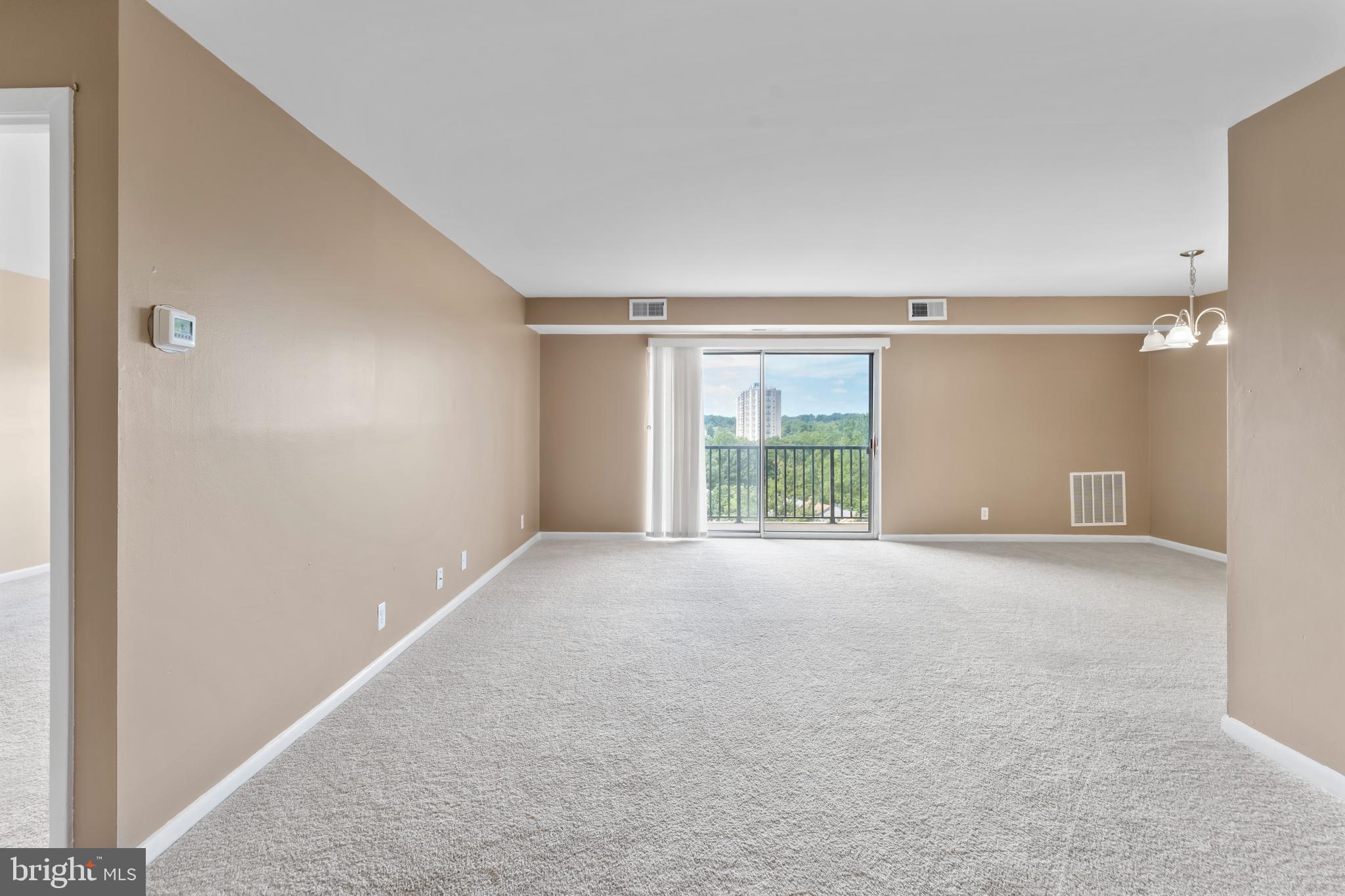 COLUMBIA TOWERS - Residential