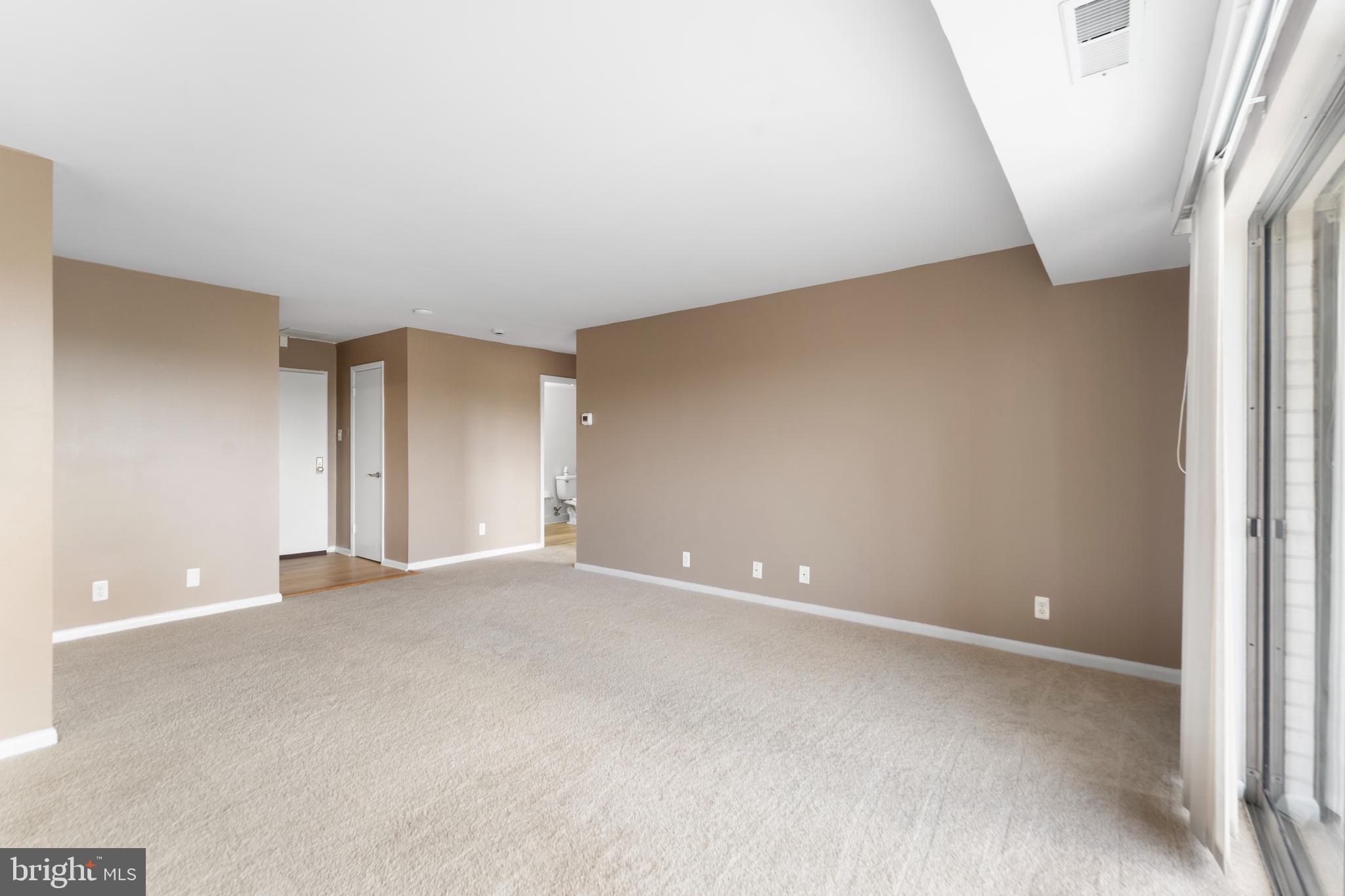 COLUMBIA TOWERS - Residential