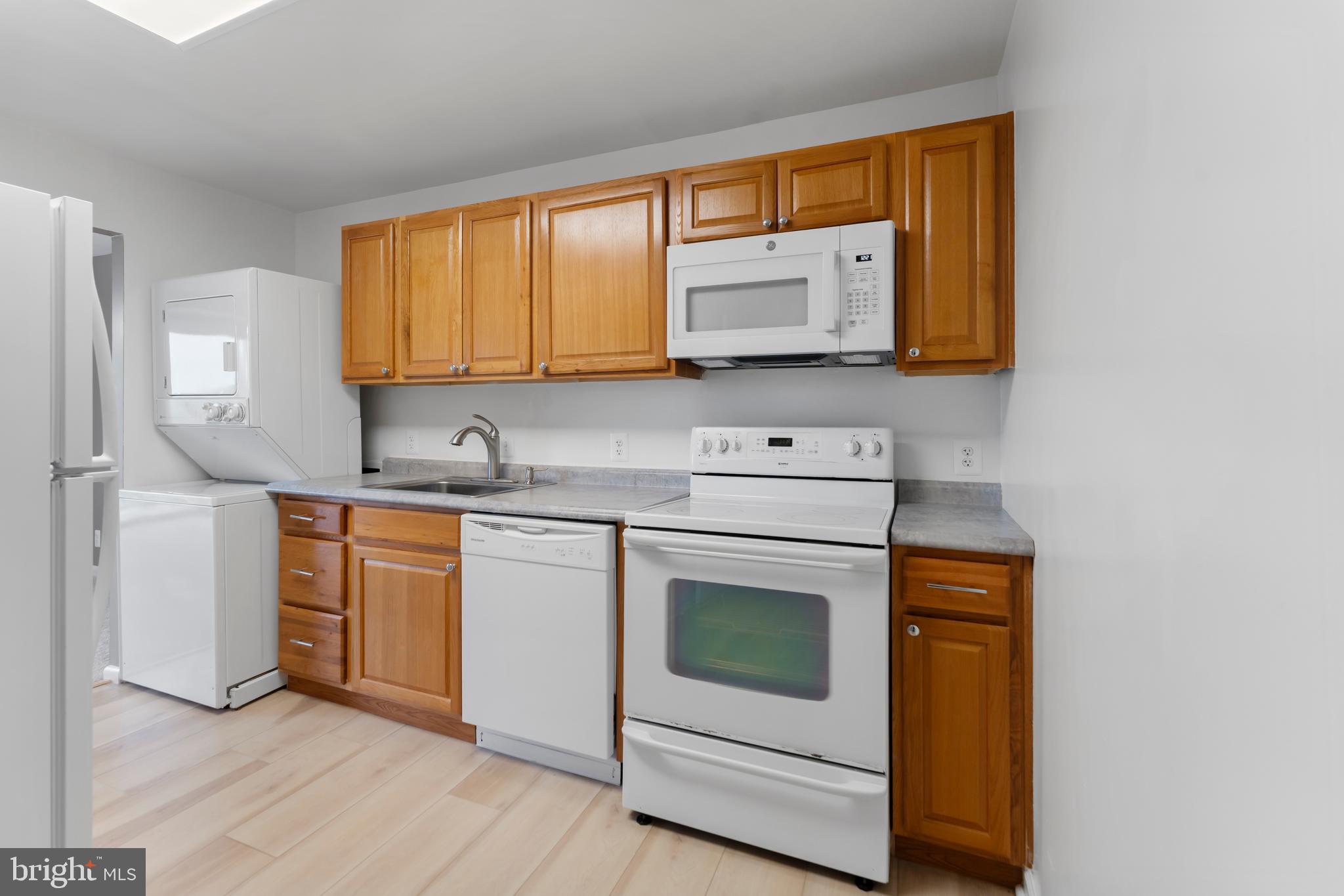 COLUMBIA TOWERS - Residential