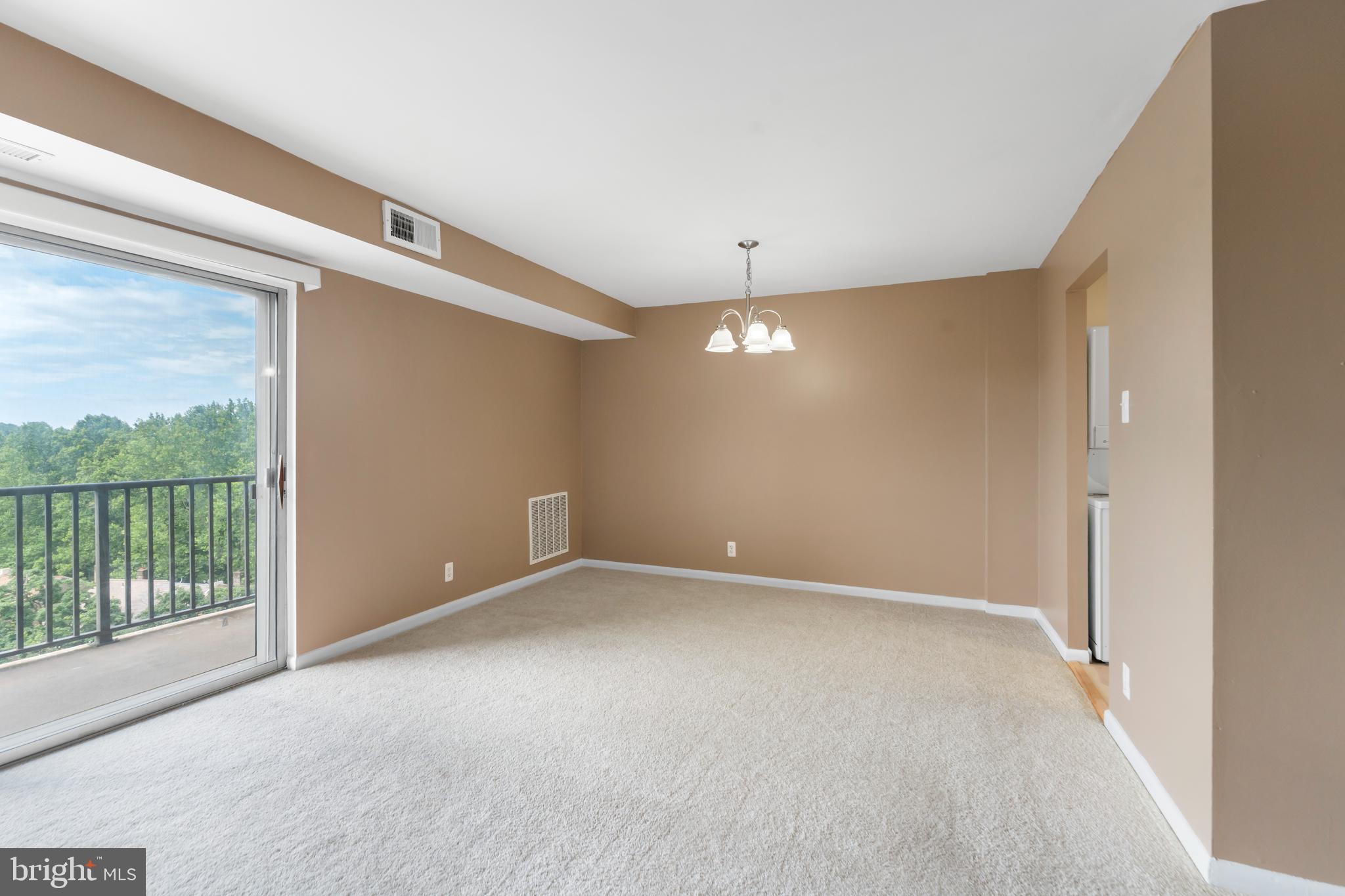 COLUMBIA TOWERS - Residential