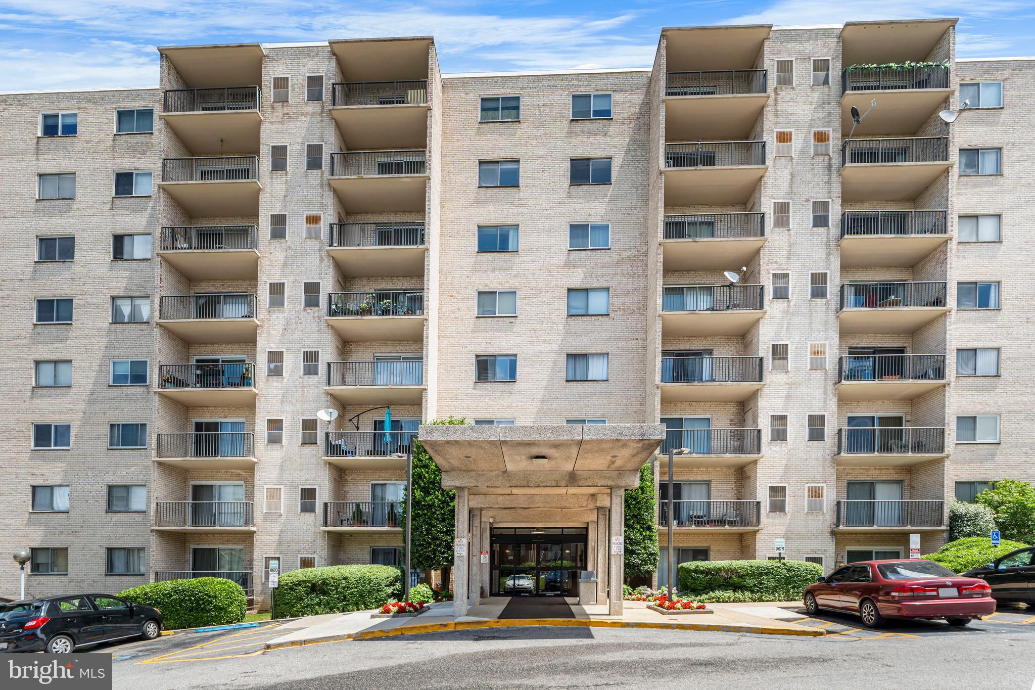 COLUMBIA TOWERS - Residential