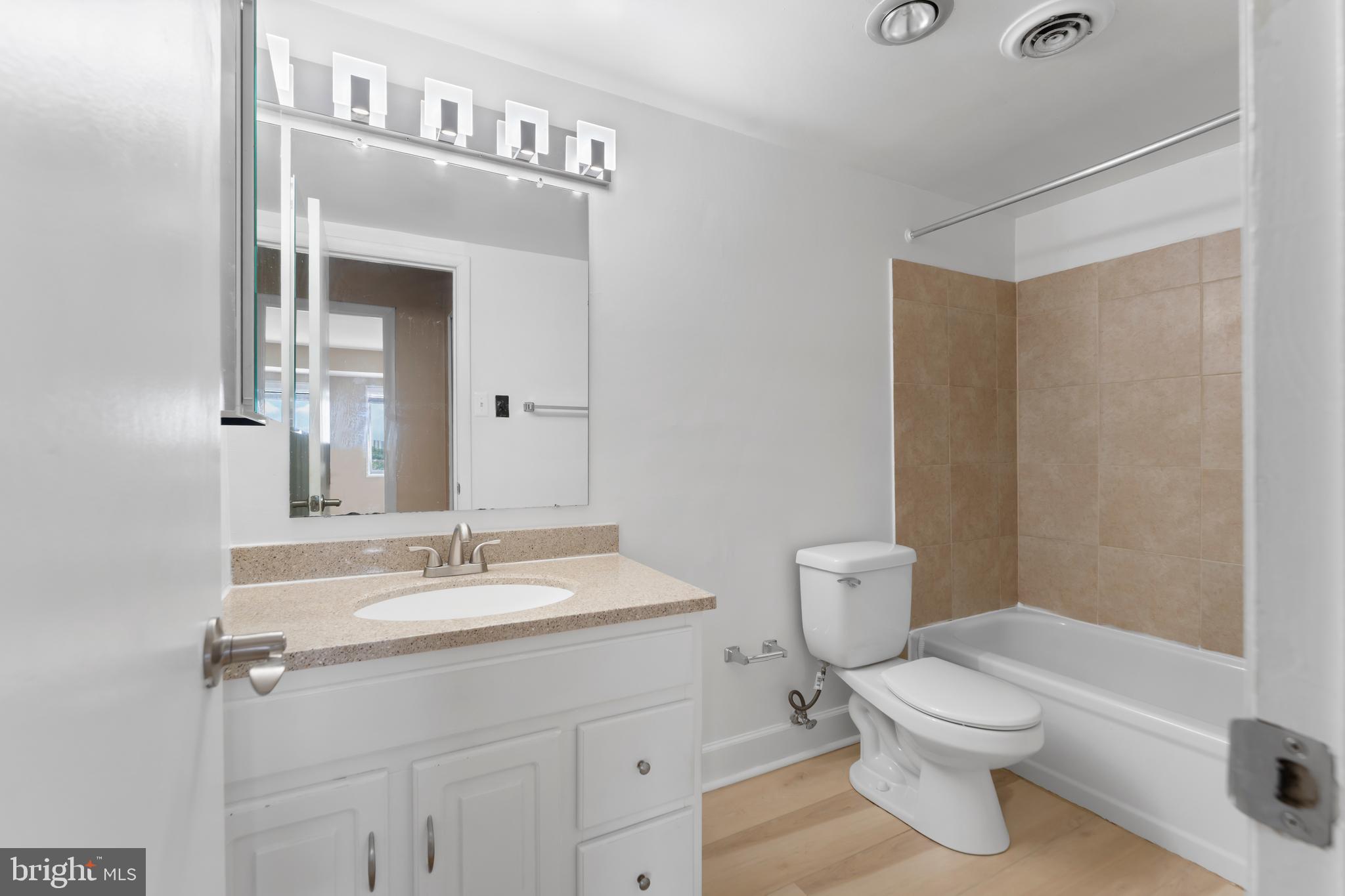 COLUMBIA TOWERS - Residential