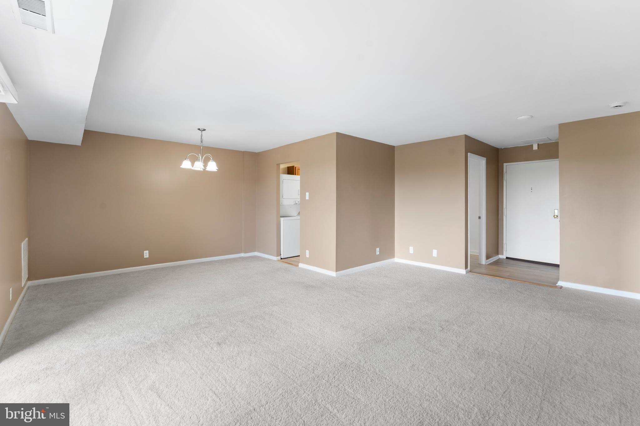 COLUMBIA TOWERS - Residential