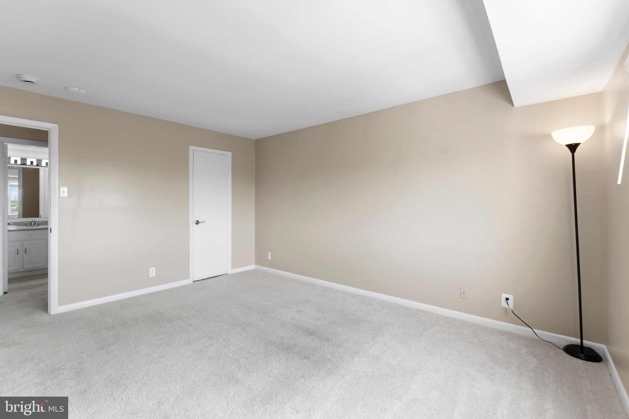 COLUMBIA TOWERS - Residential