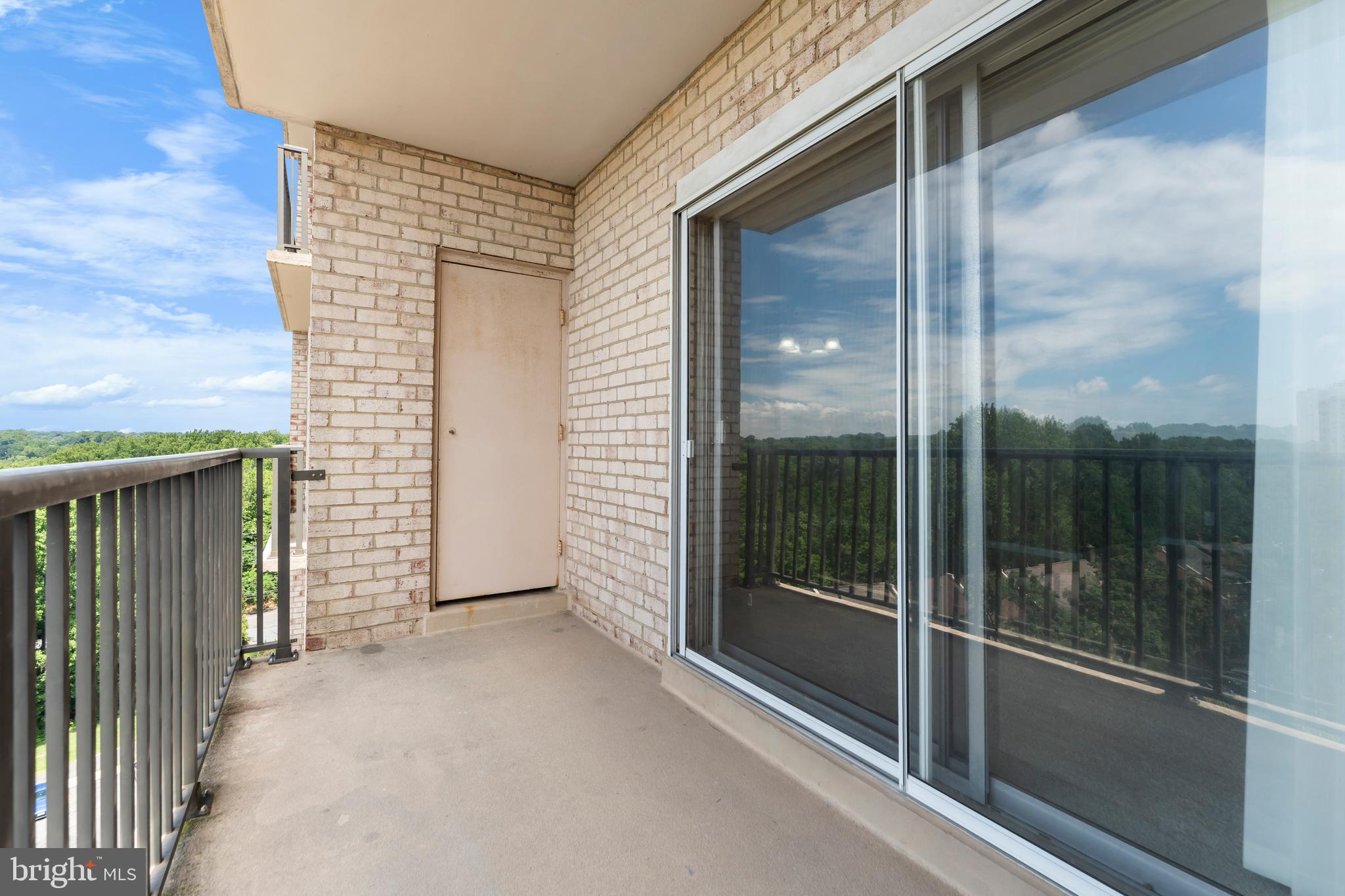 COLUMBIA TOWERS - Residential