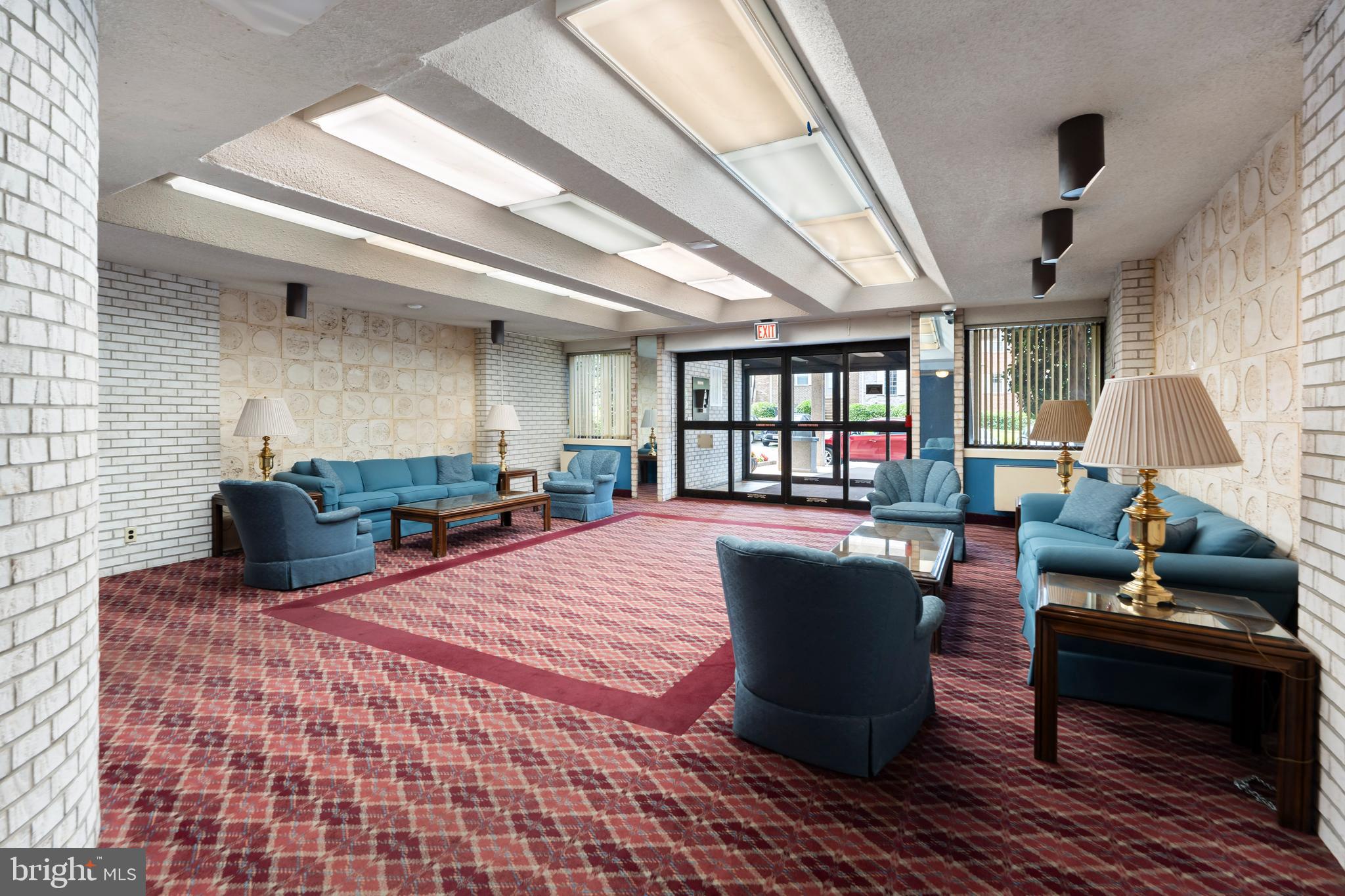 COLUMBIA TOWERS - Residential