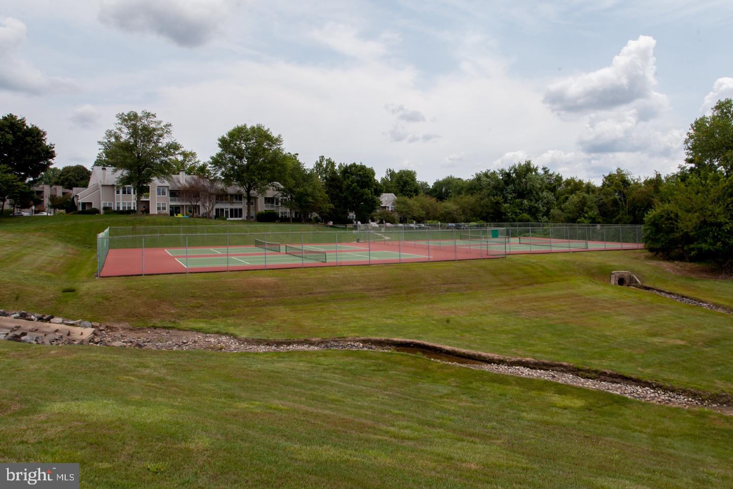 VILLAGE SHIRES - Residential