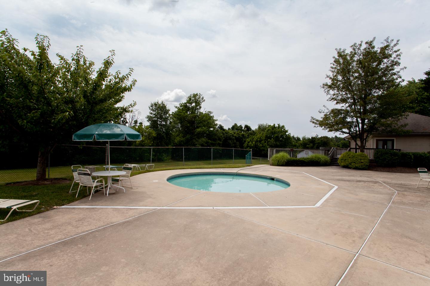 VILLAGE SHIRES - Residential