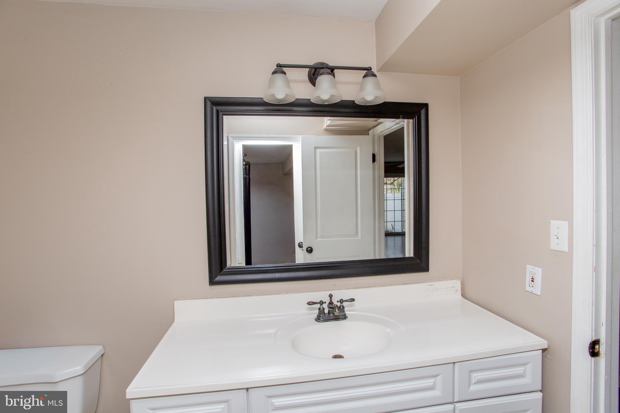 VILLAGE SHIRES - Residential